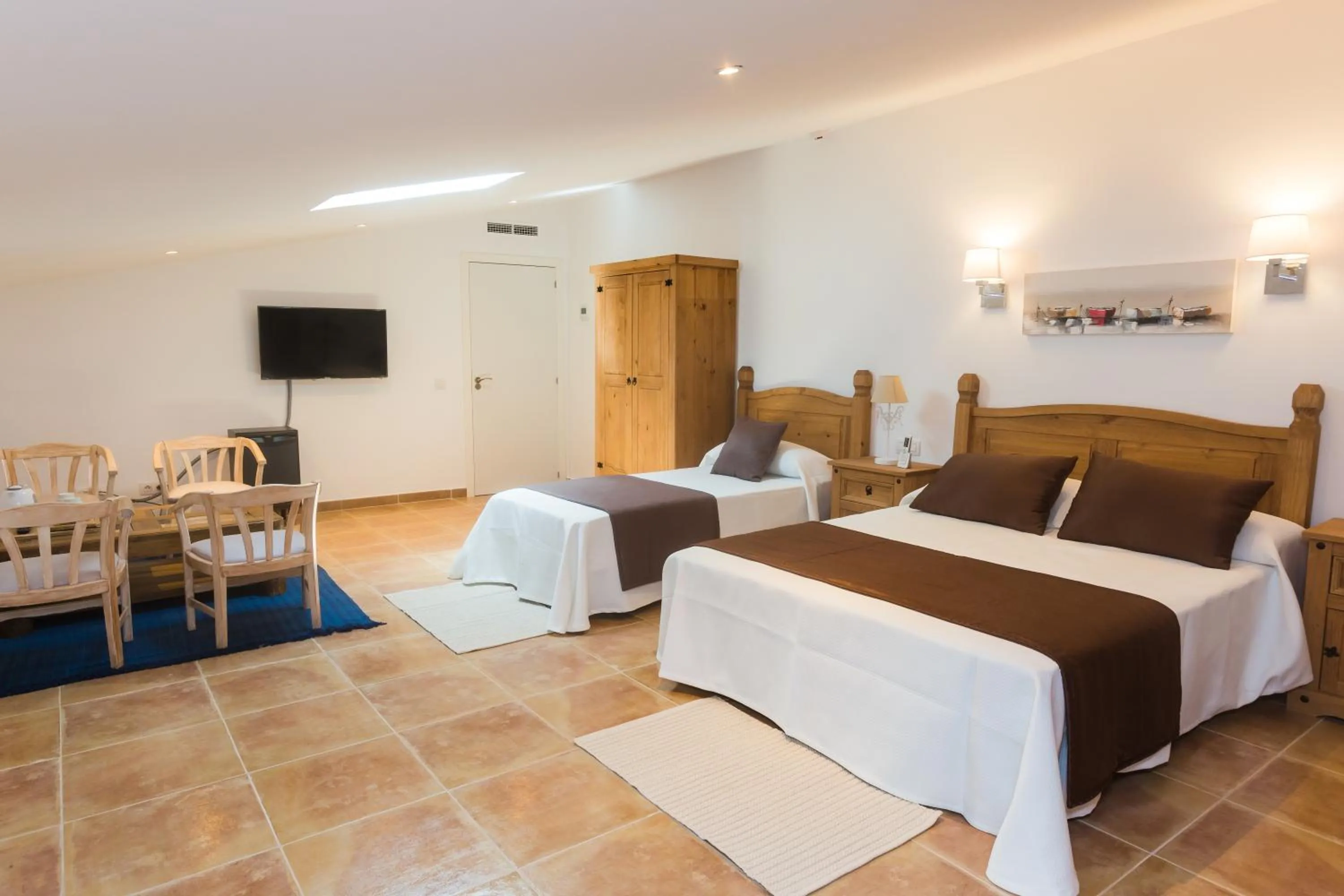 Photo of the whole room, Bed in Can Serrete