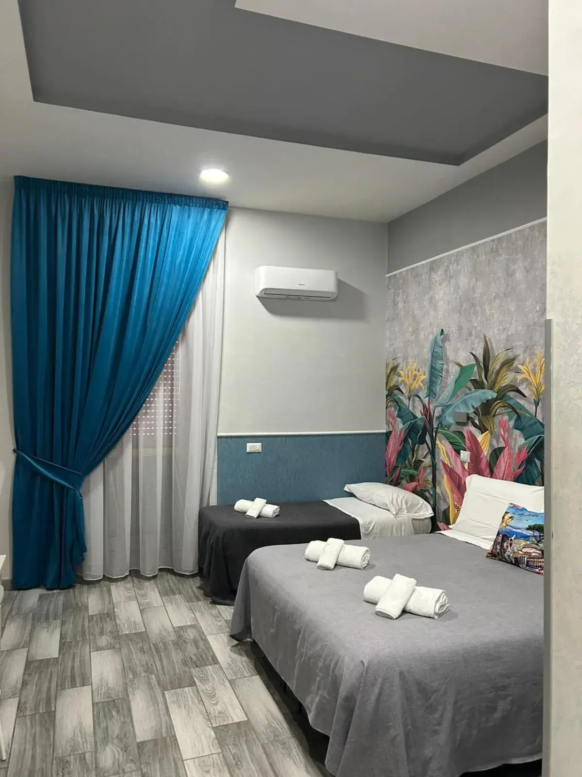 Family Room with Private Bathroom - single occupancy in B&B VIVA NAPOLI Family Room with Private Bathroom - single occupancy in B&B VIVA NAPOLI