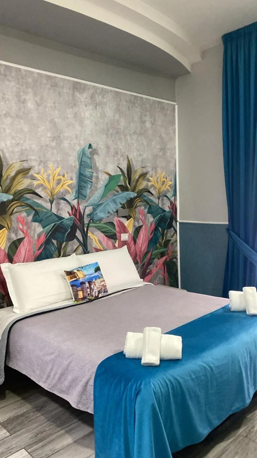 Bed in B&B VIVA NAPOLI