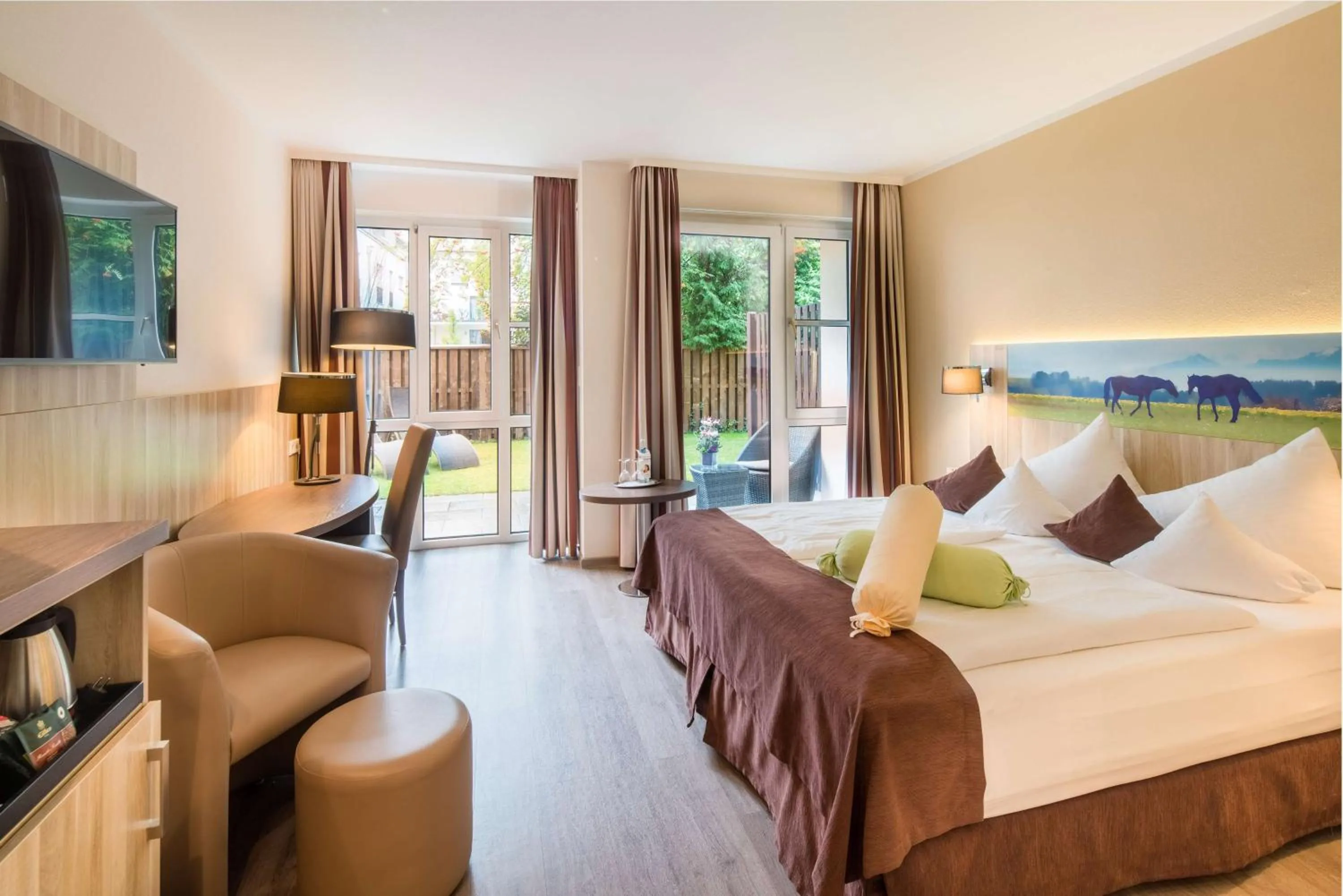 Bedroom, Bed in Best Western Plus Parkhotel Erding