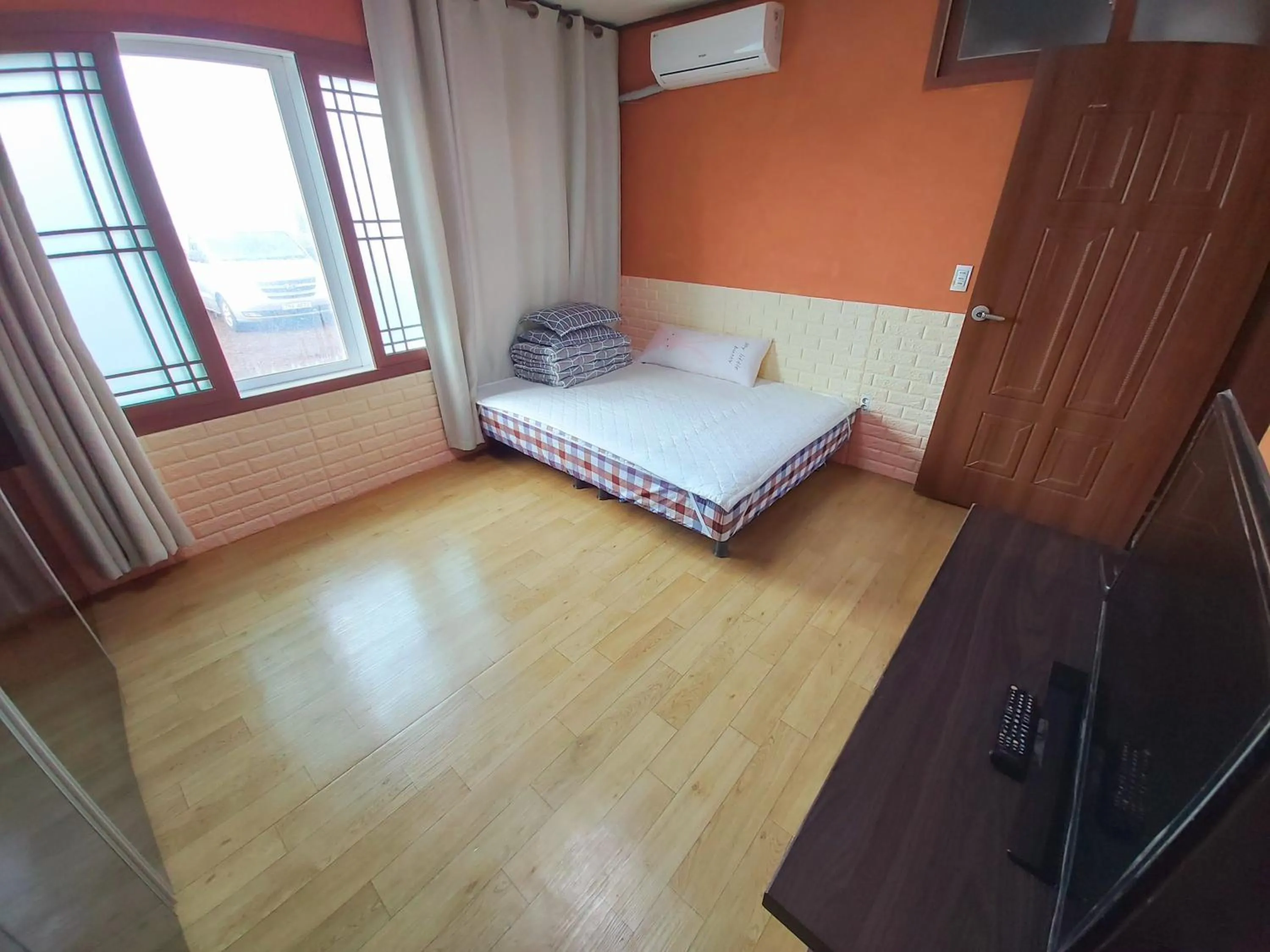 Bed in Feeling Good House