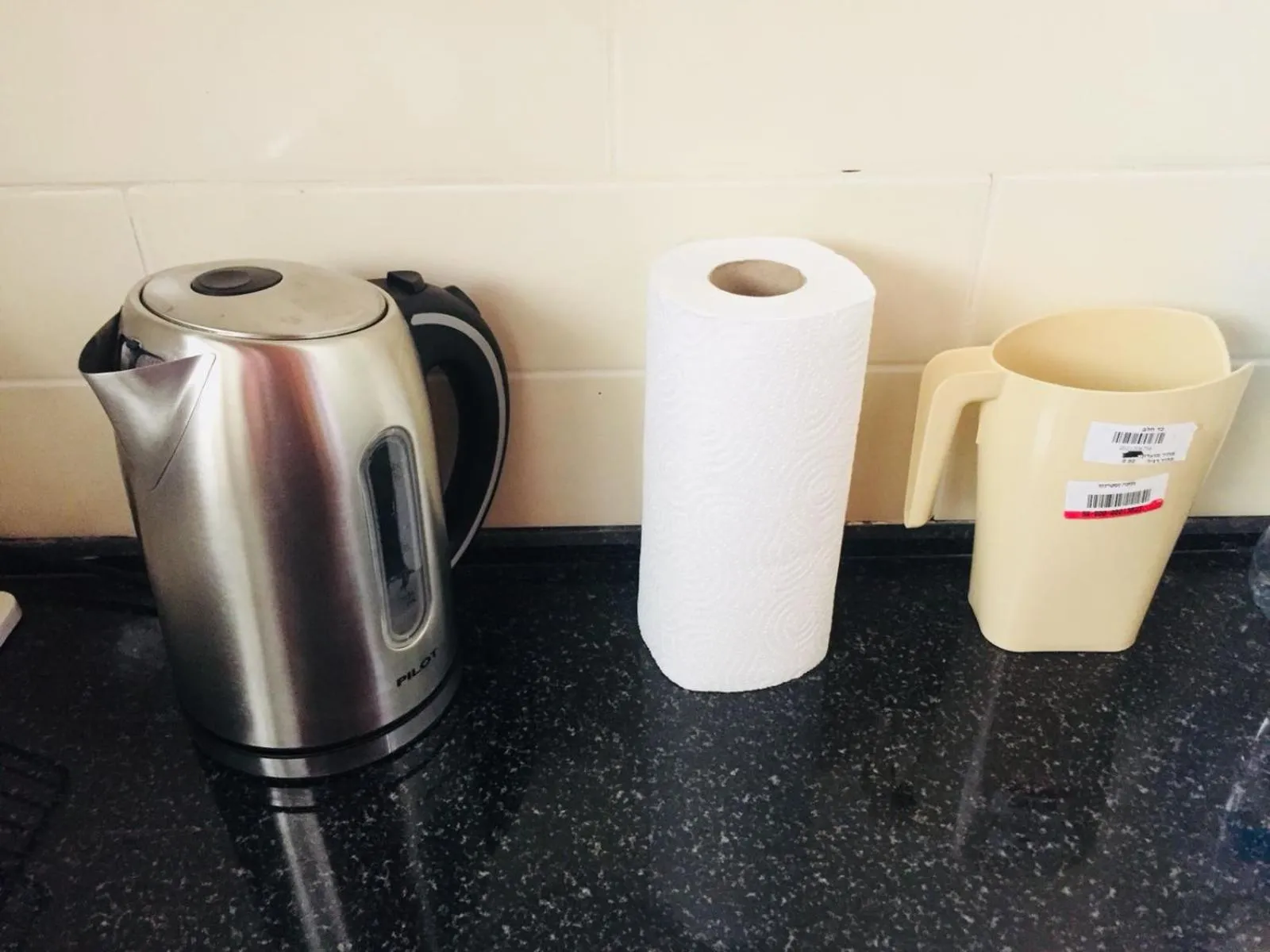 Coffee/tea facilities in Khan Alsira - חאן אלסרה