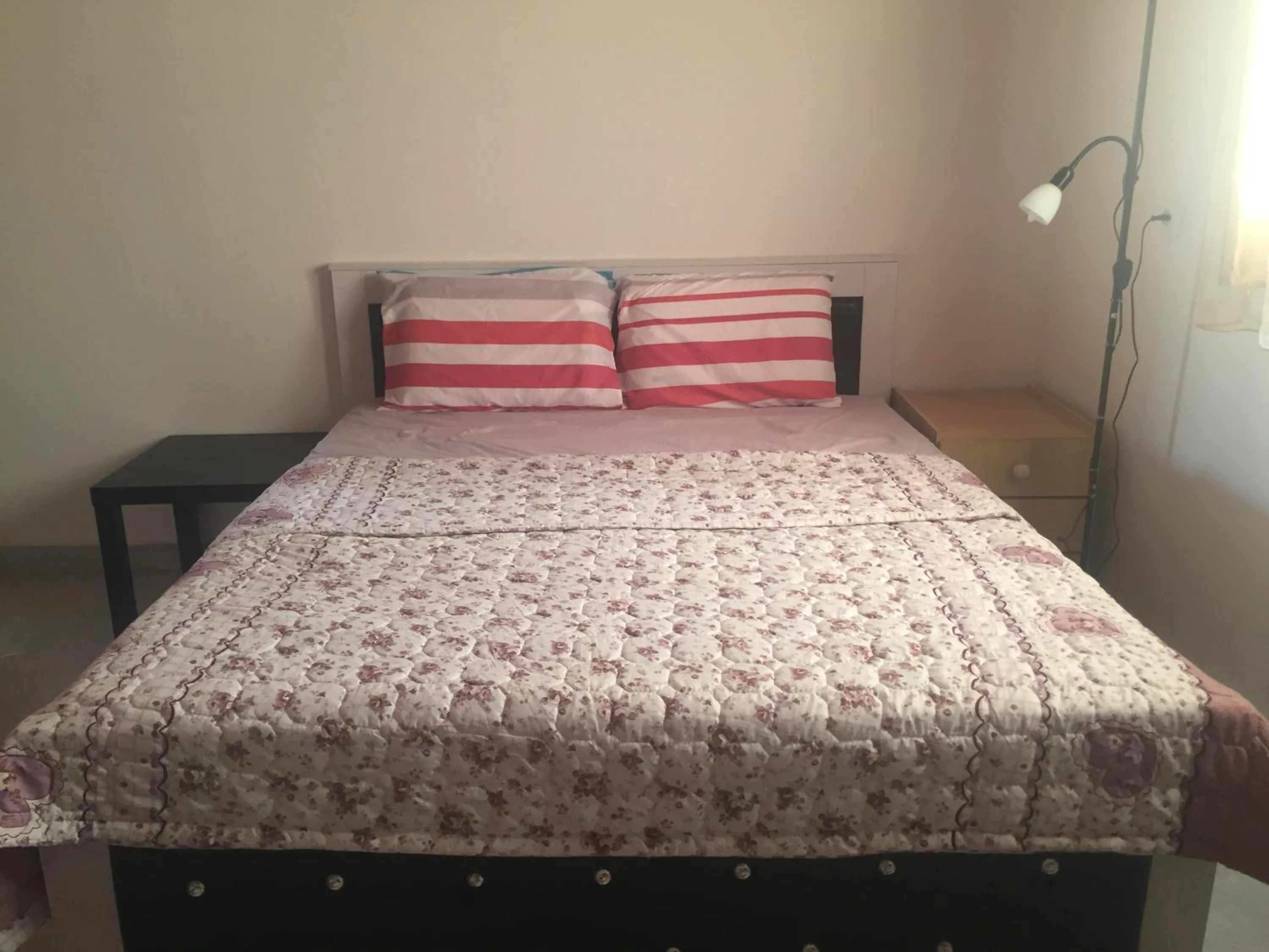 Bed in Khan Alsira - חאן אלסרה