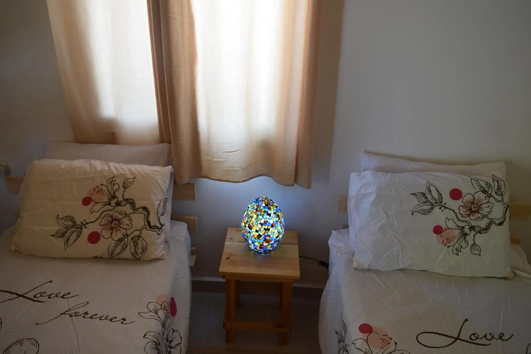 Bed in Khan Alsira - חאן אלסרה