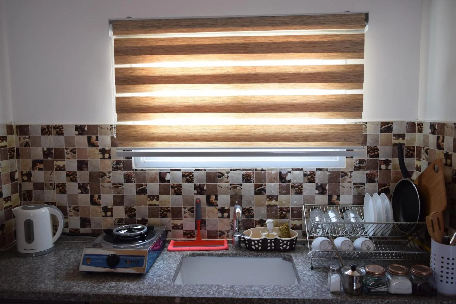 Coffee/tea facilities in Khan Alsira - חאן אלסרה