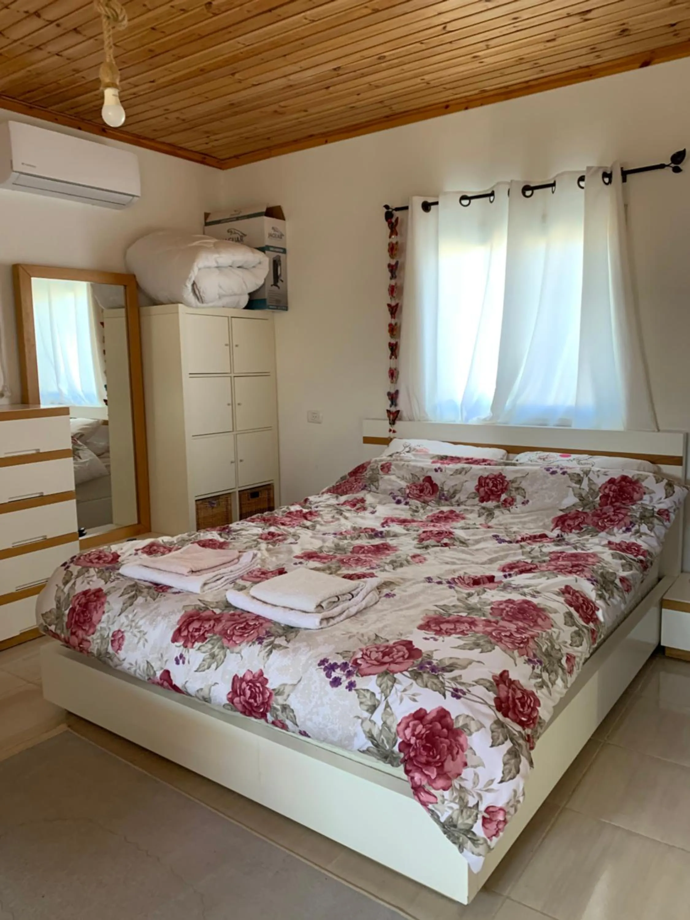 Bed in Khan Alsira - חאן אלסרה