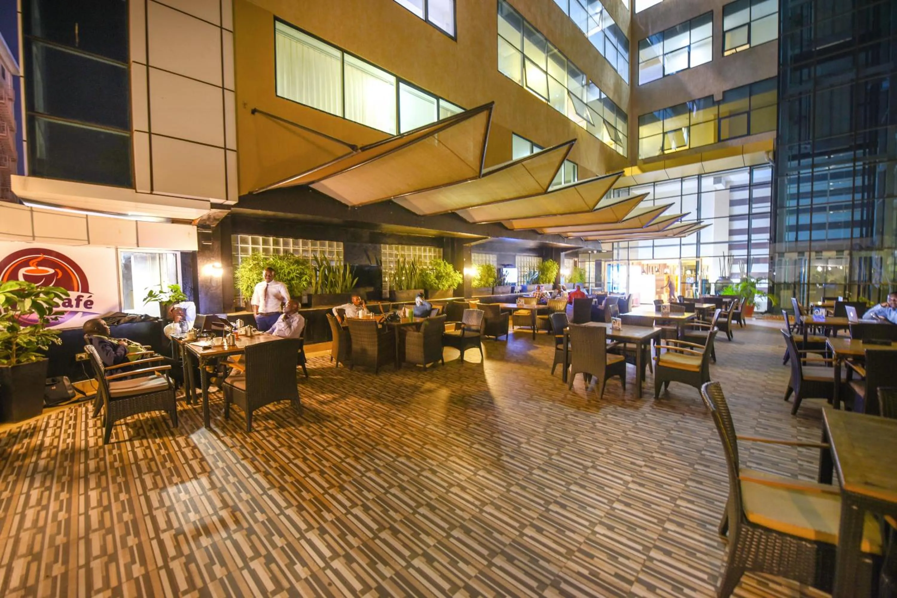 Restaurant/places to eat in BMK House Apartments