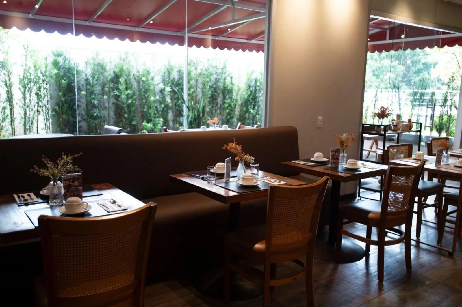 Restaurant/places to eat in H2 Platinum Lourdes