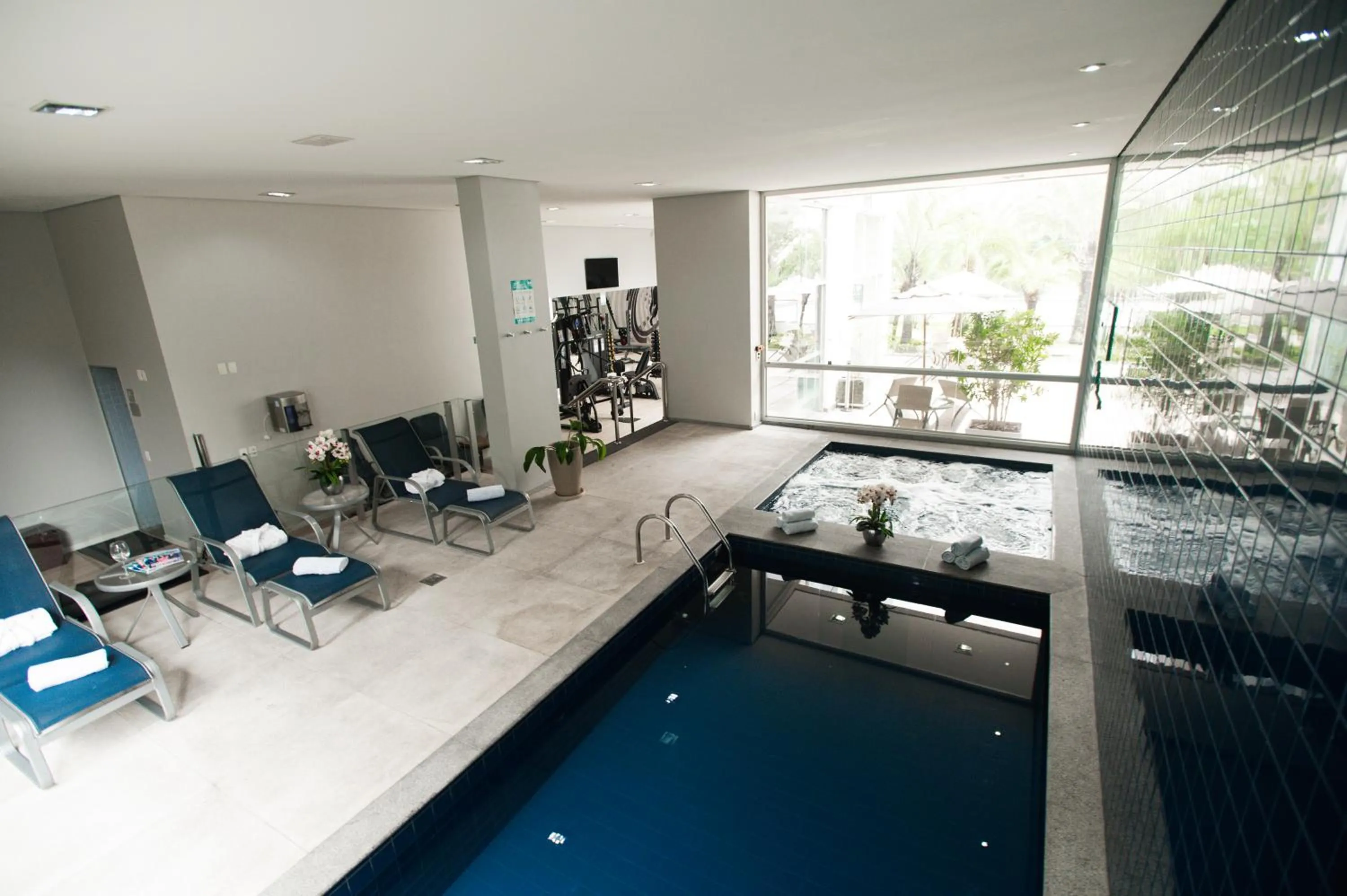 Swimming pool in H2 Platinum Lourdes