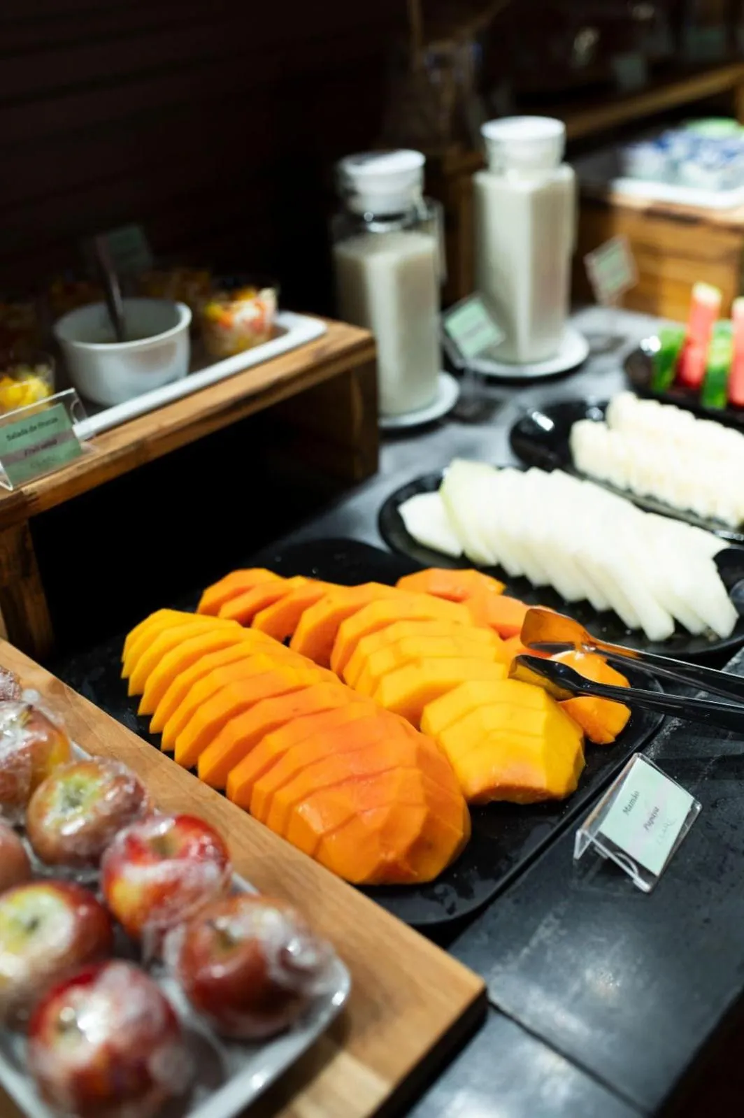 Restaurant/places to eat in H2 Platinum Lourdes