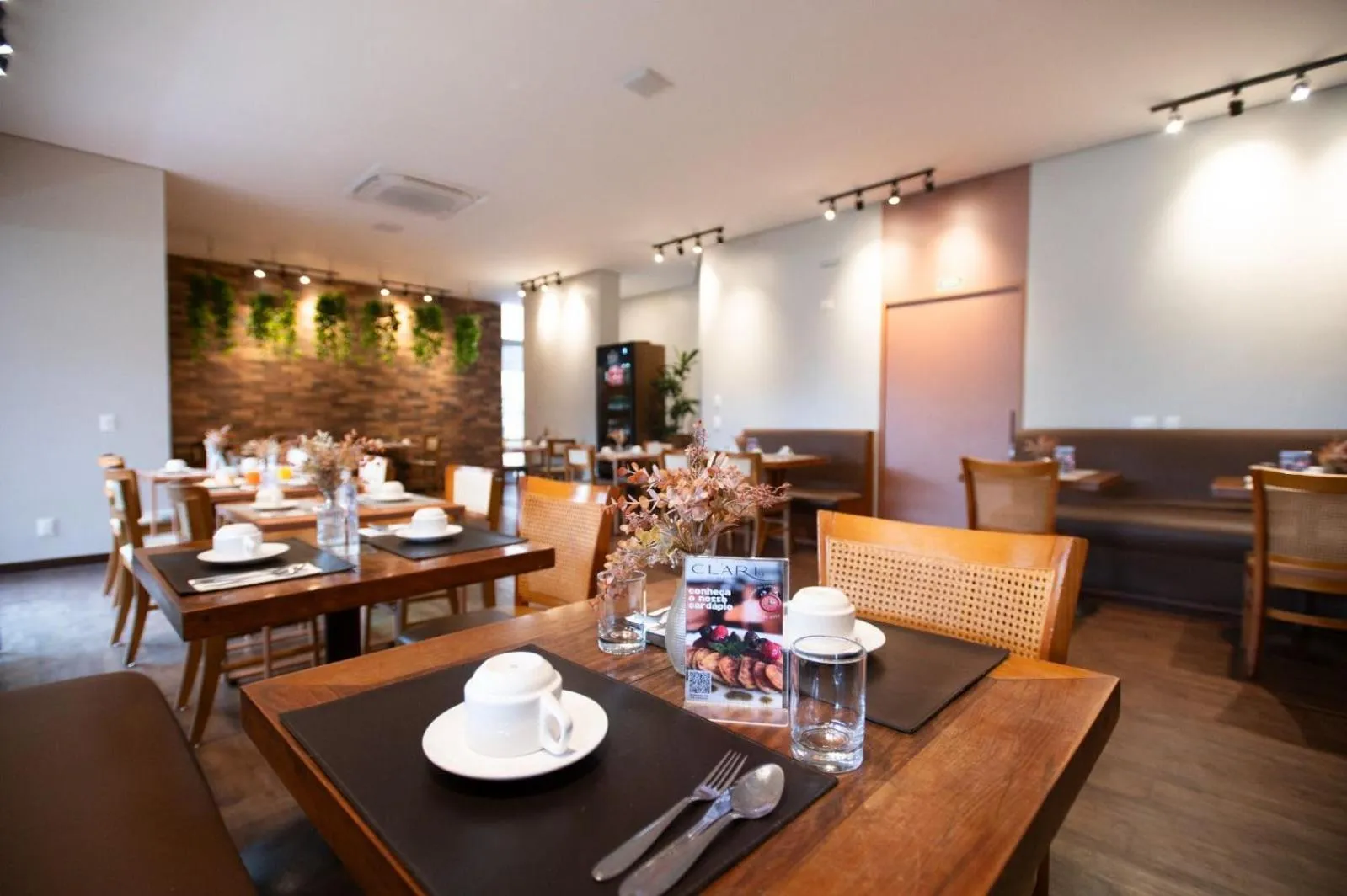 Restaurant/places to eat in H2 Platinum Lourdes