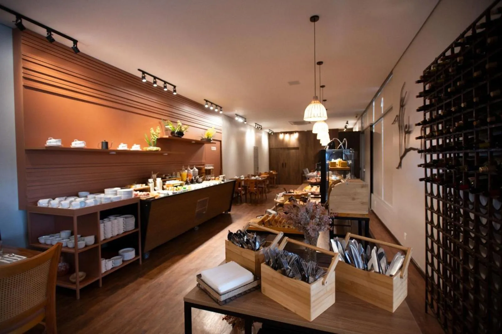 Restaurant/places to eat in H2 Platinum Lourdes