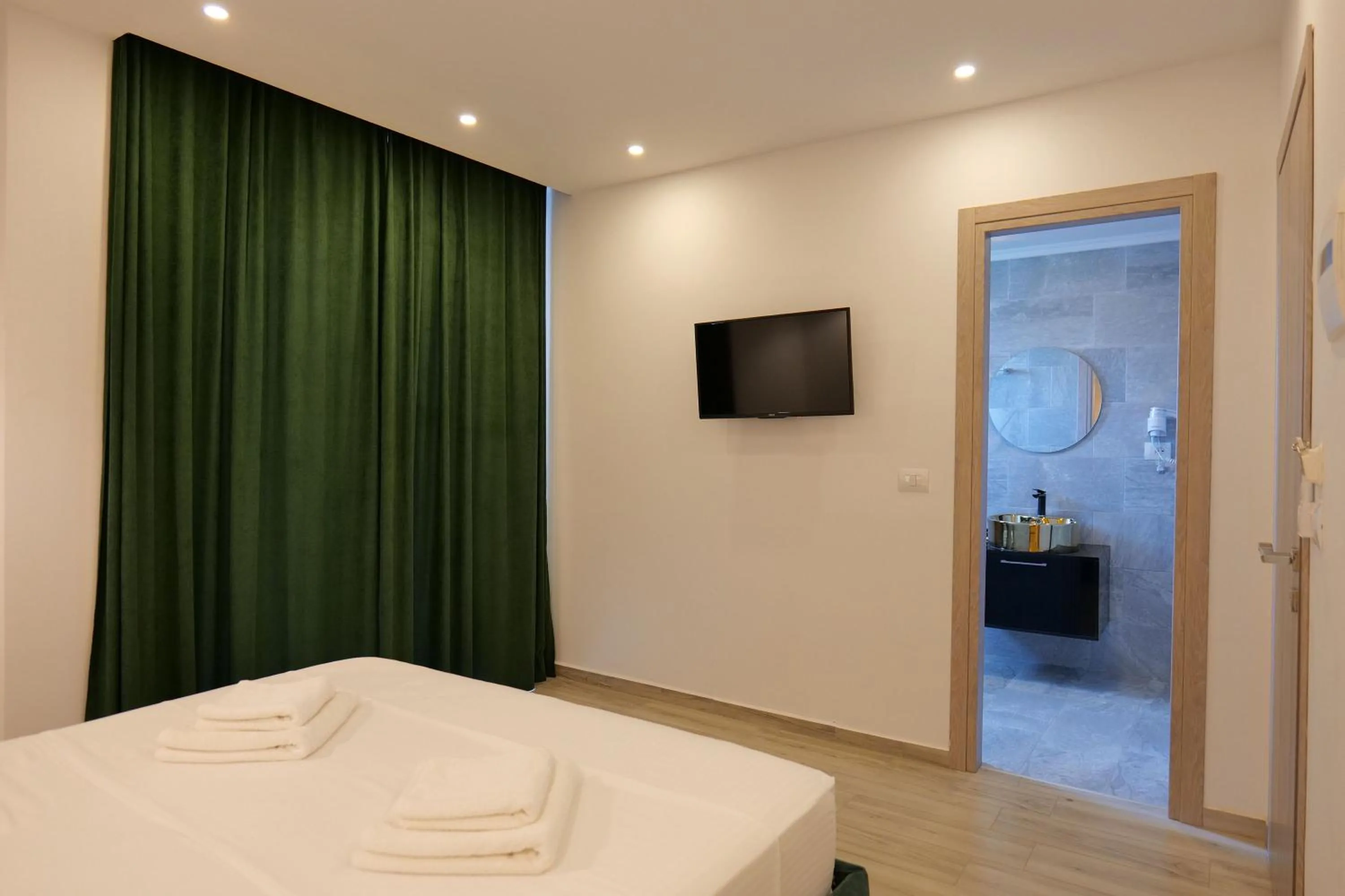 TV and multimedia, Bed in Kuburi Hotel