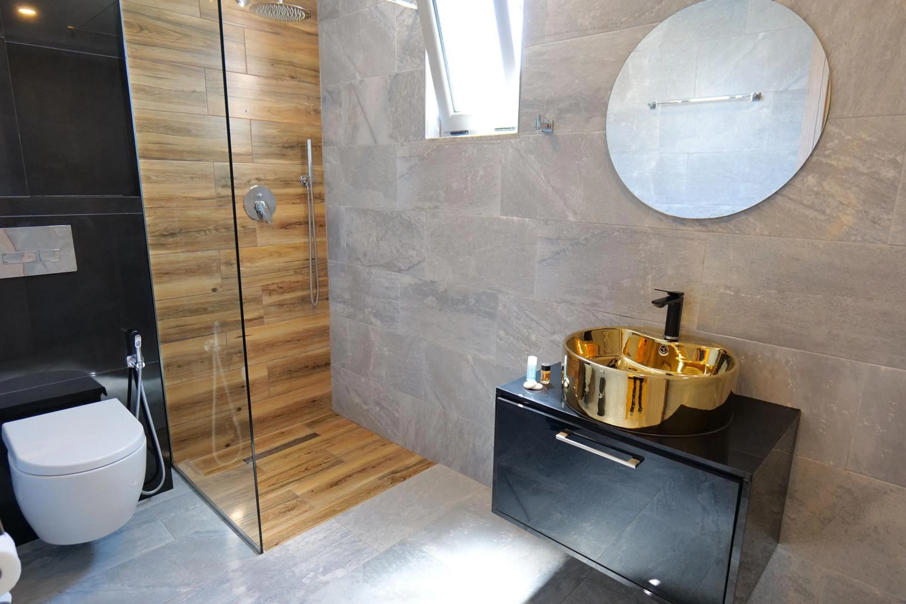 Bathroom in Kuburi Hotel