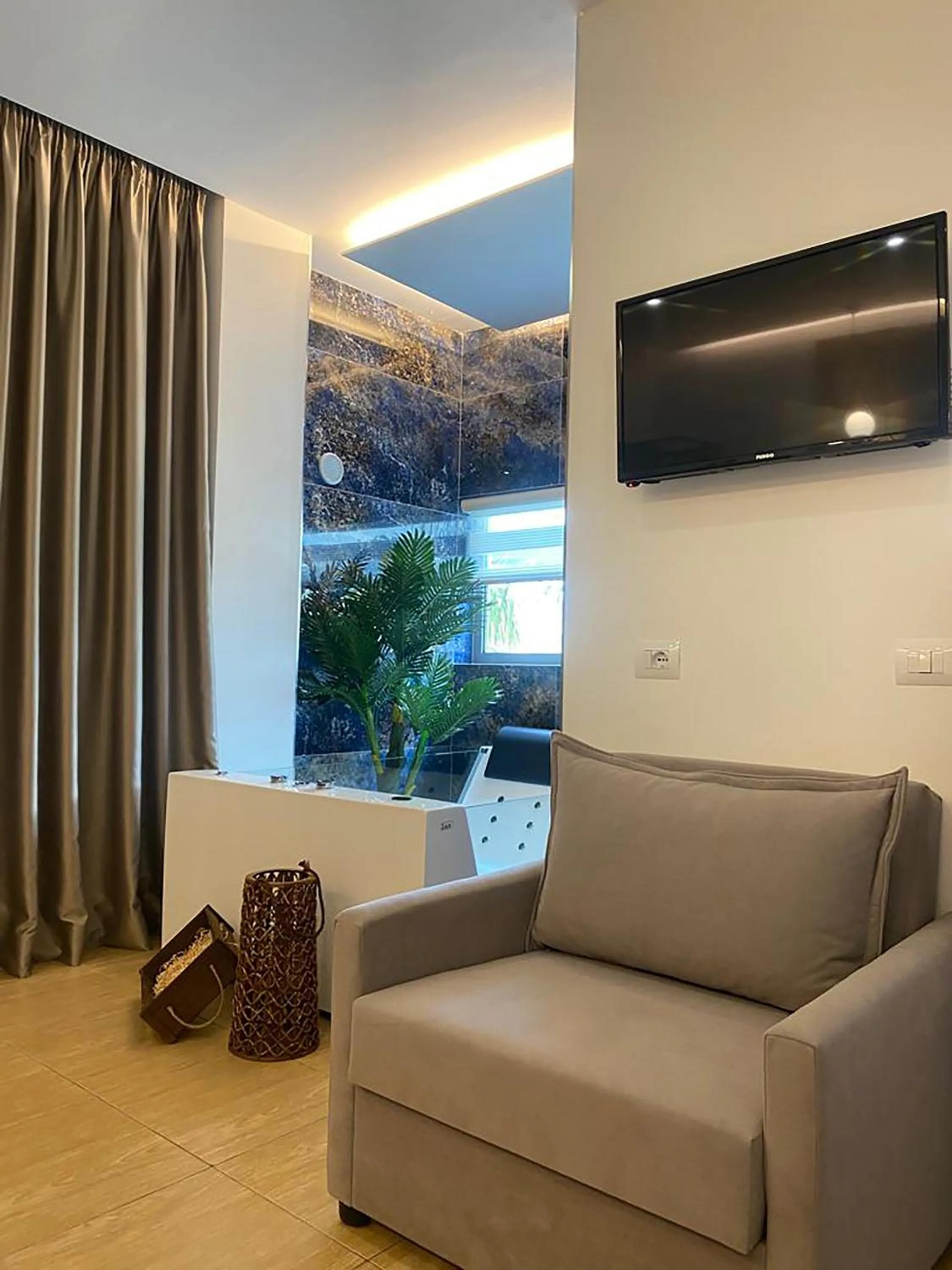 TV and multimedia in Kuburi Hotel