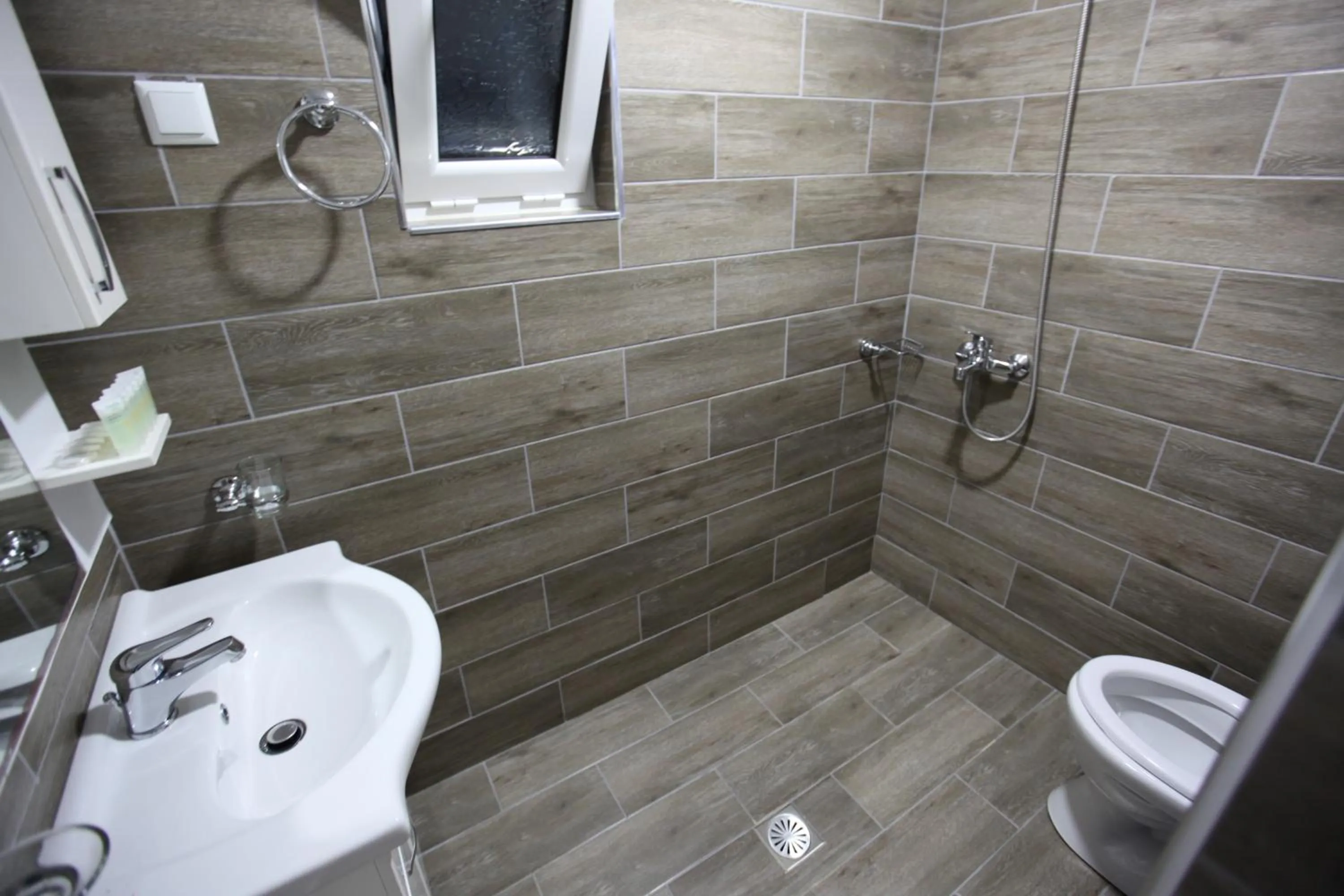 Bathroom in Kuburi Hotel