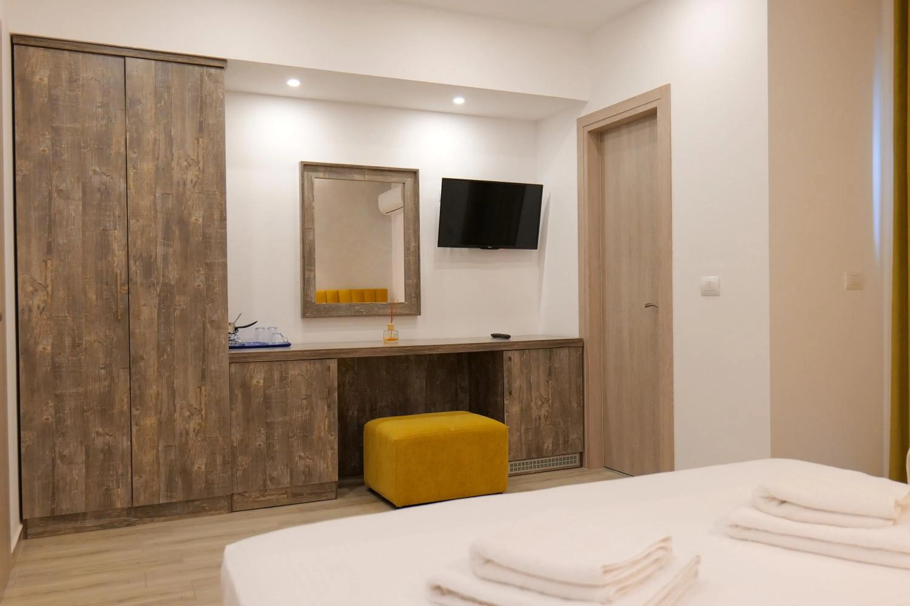 TV and multimedia, Bed in Kuburi Hotel