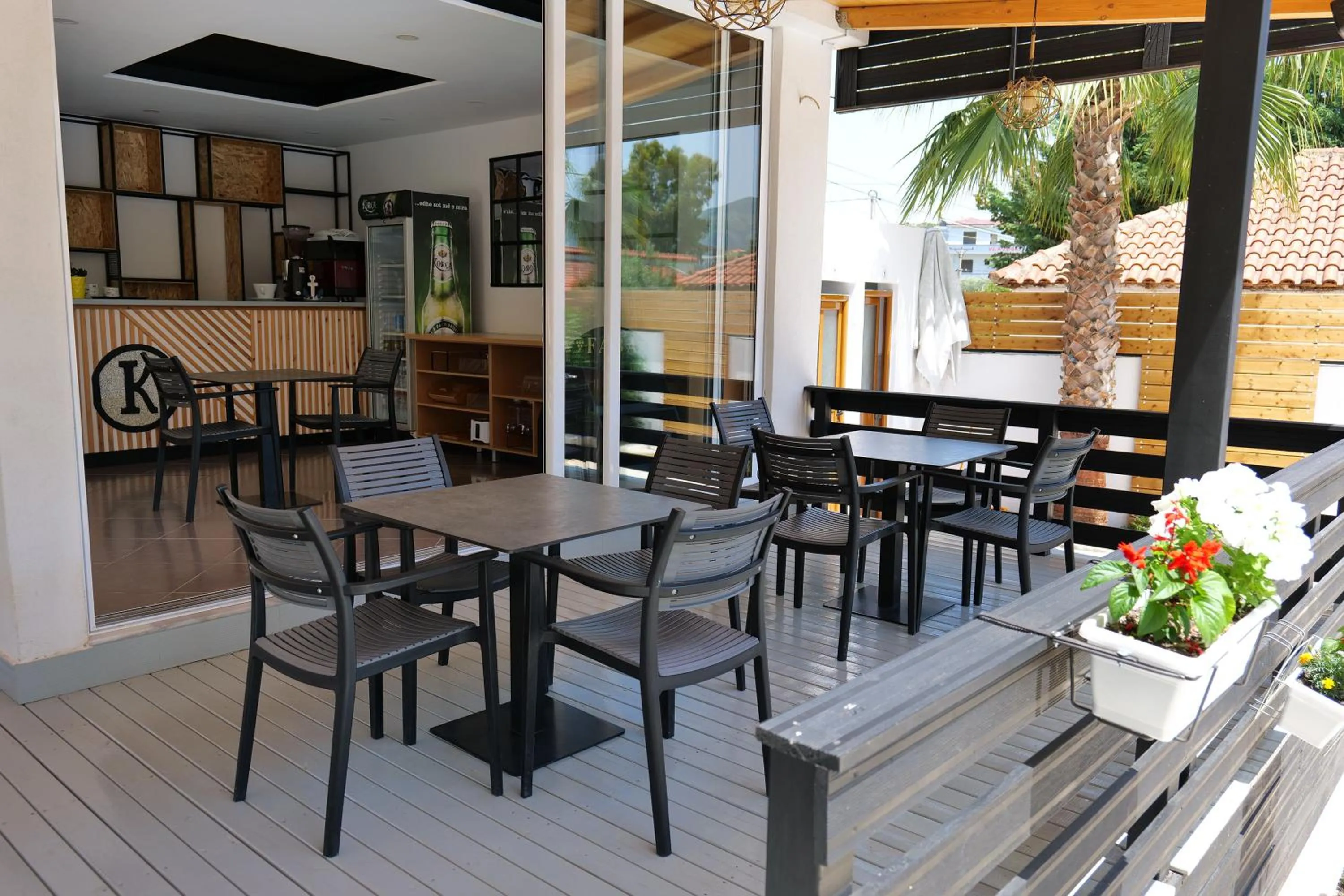 Lounge or bar in Kuburi Hotel