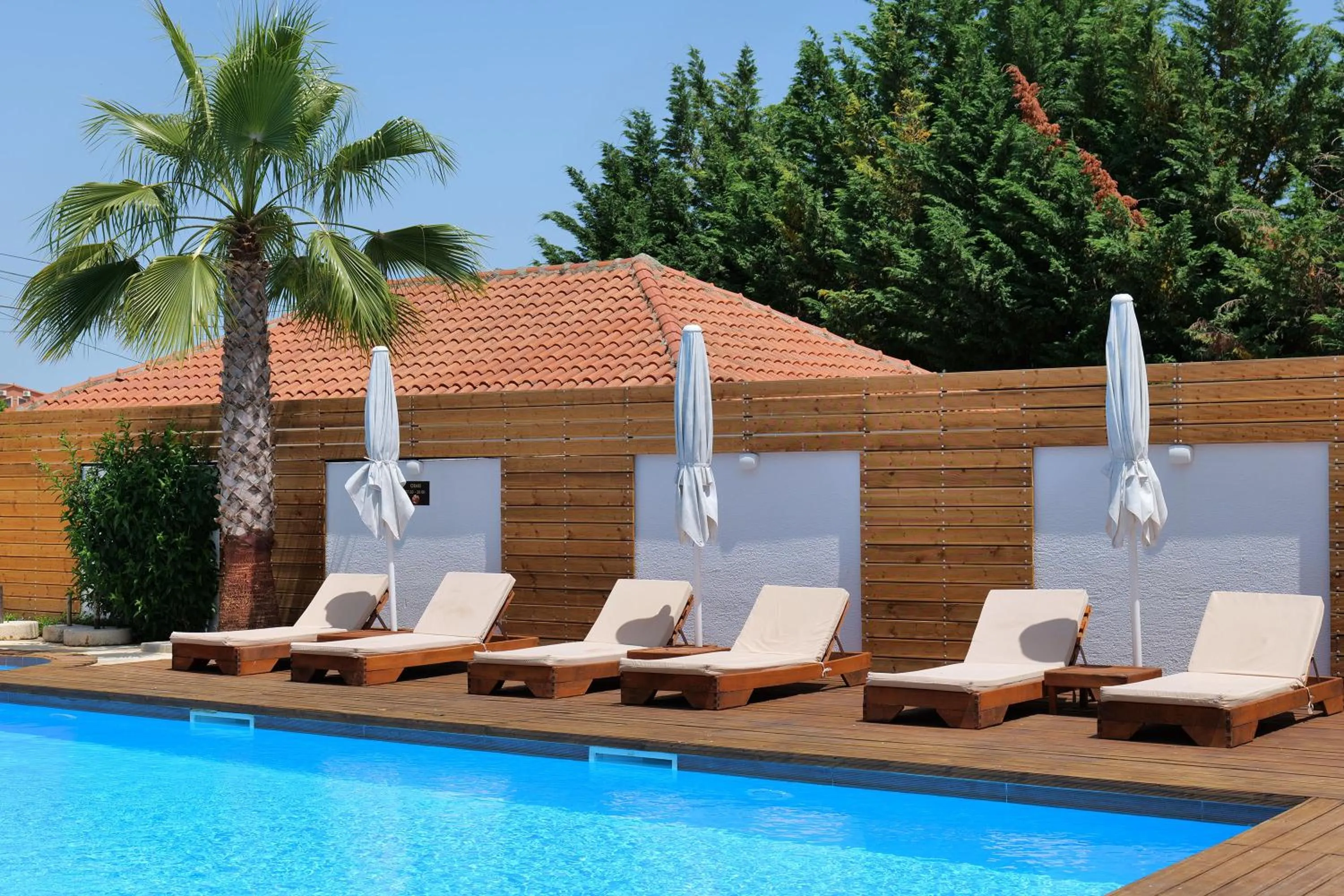 Swimming pool in Kuburi Hotel