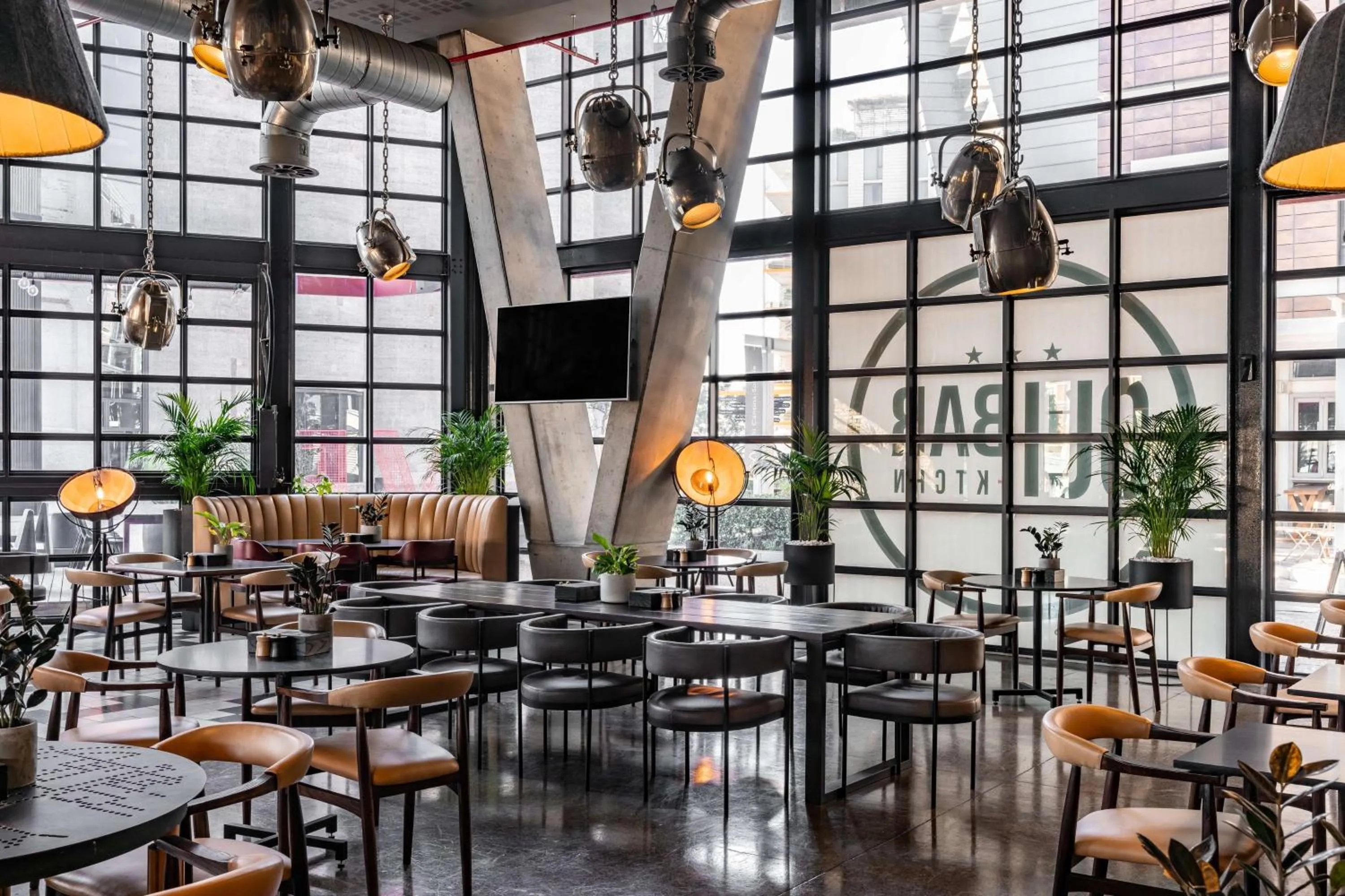 Restaurant/places to eat in Radisson RED Hotel V&A Waterfront Cape Town