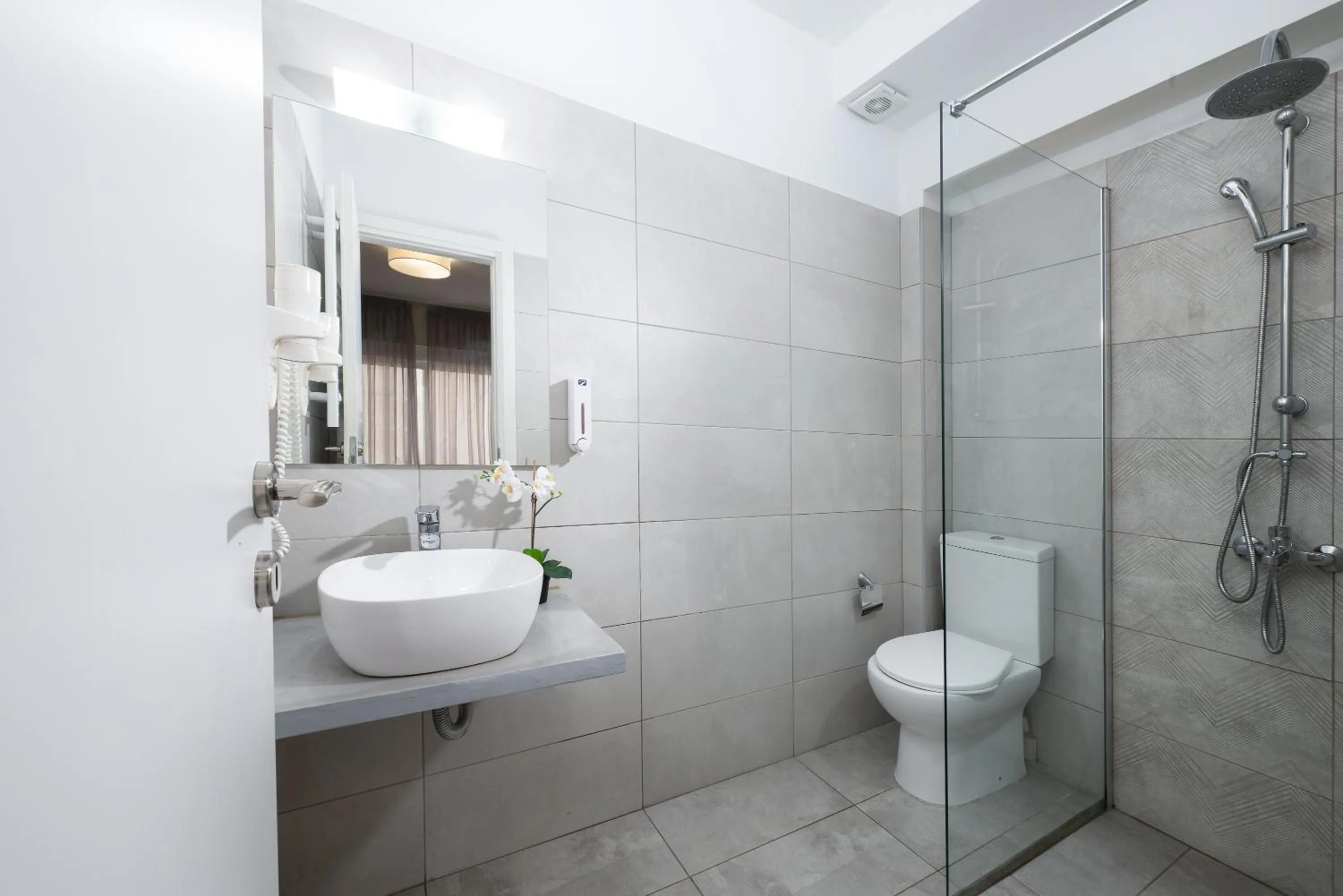 Toilet in Enattica Syntagma Living