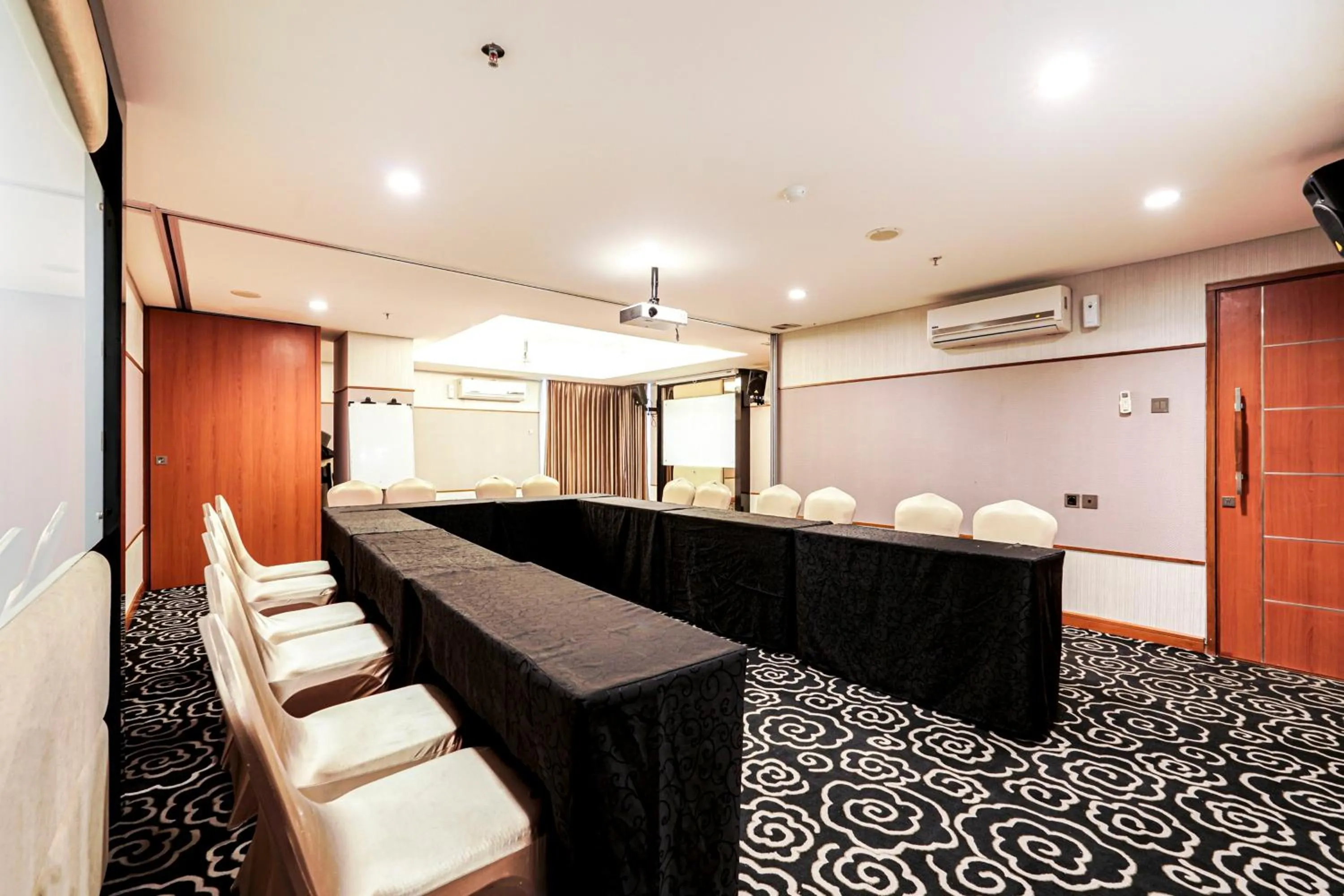 Meeting/conference room in Sunerra Express Grand Viveana Bandung