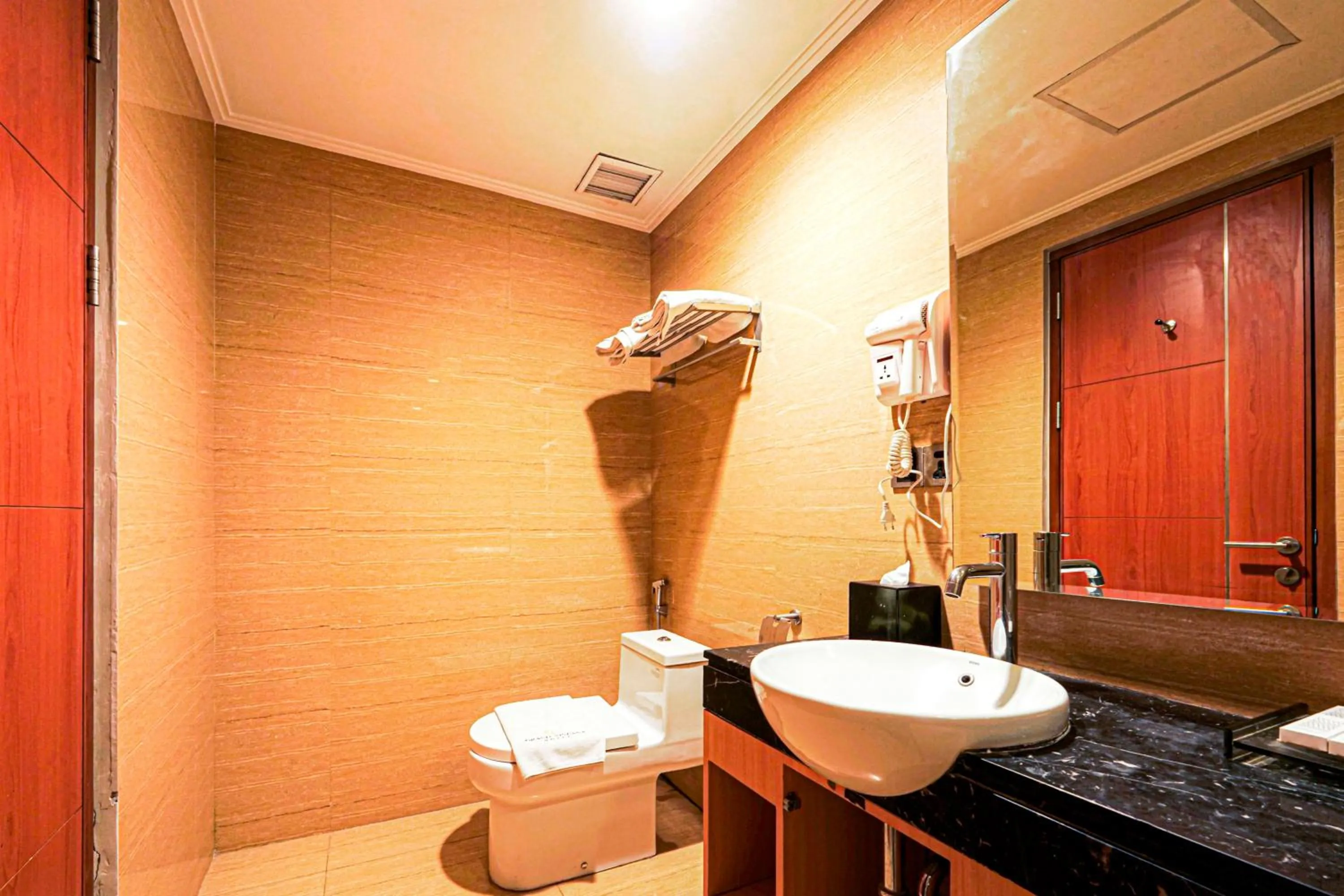 Bathroom in Sunerra Express Grand Viveana Bandung