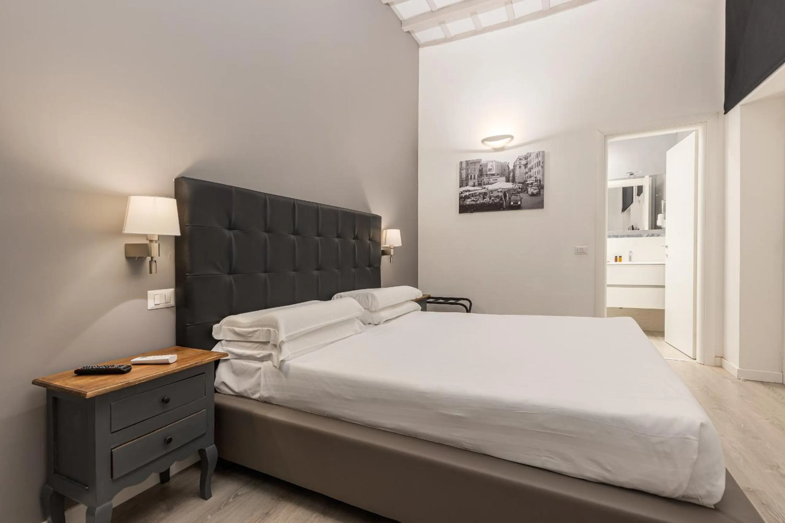 Photo of the whole room, Bed in Spagna Boutique