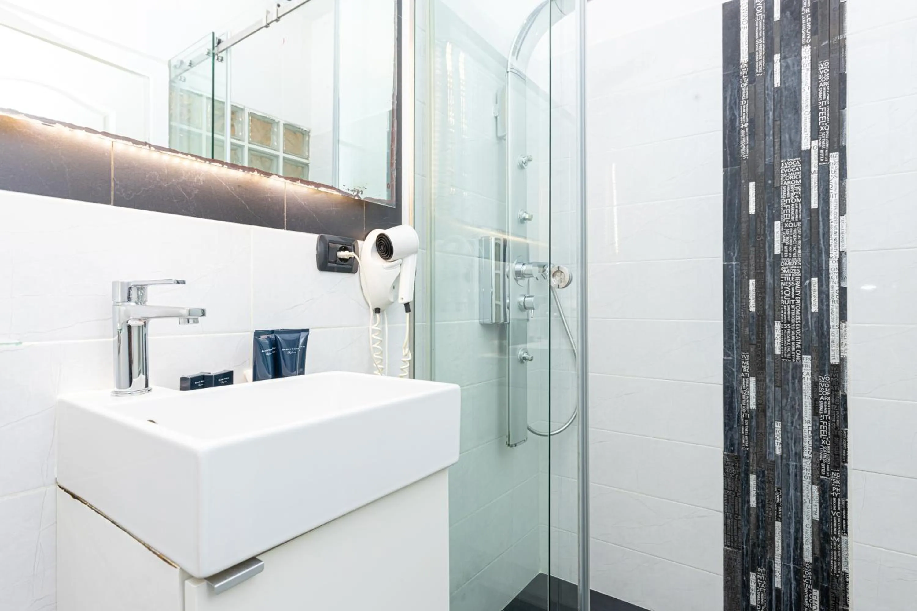 Shower in Spagna Boutique