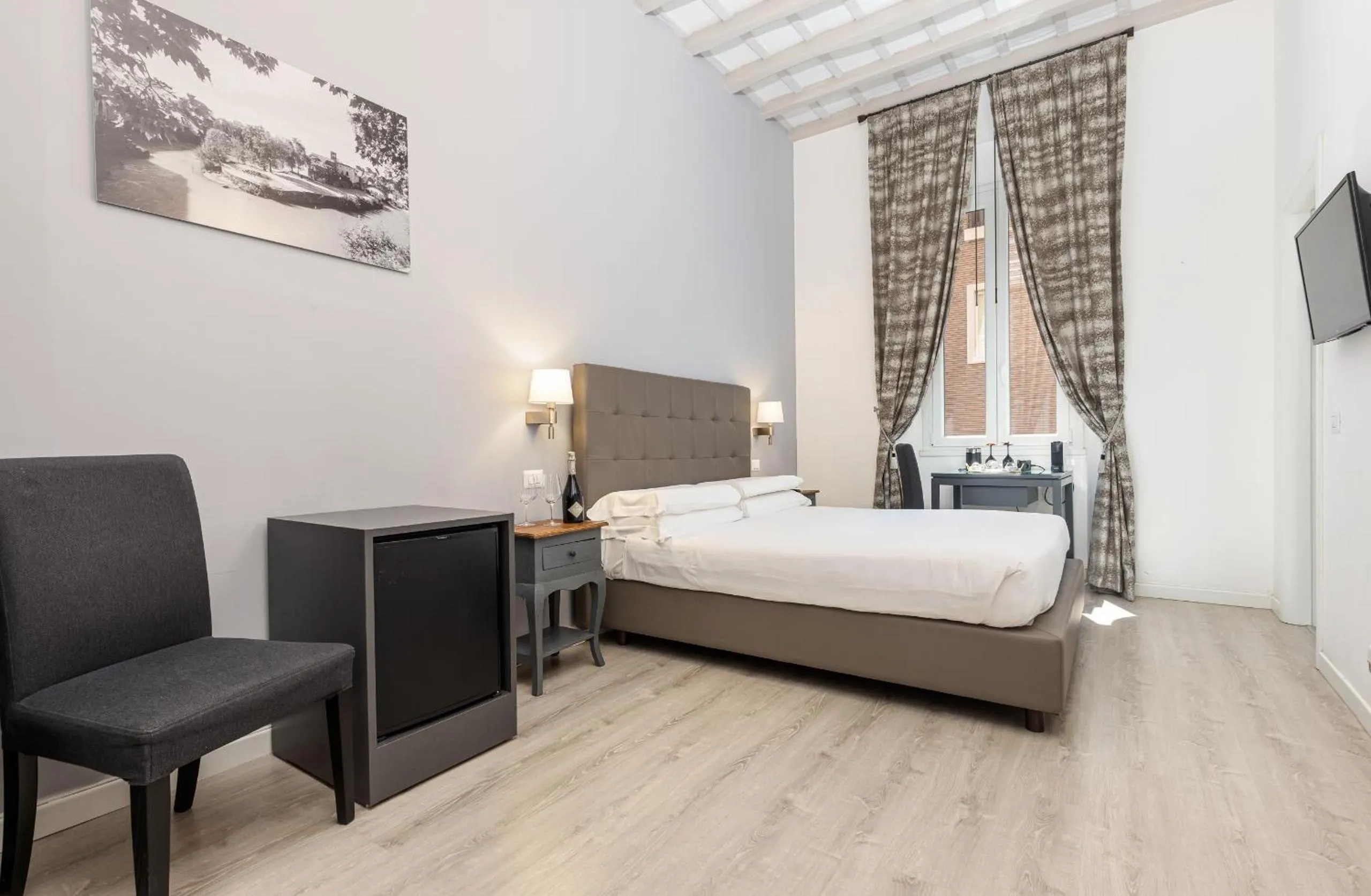 Photo of the whole room, Bed in Spagna Boutique