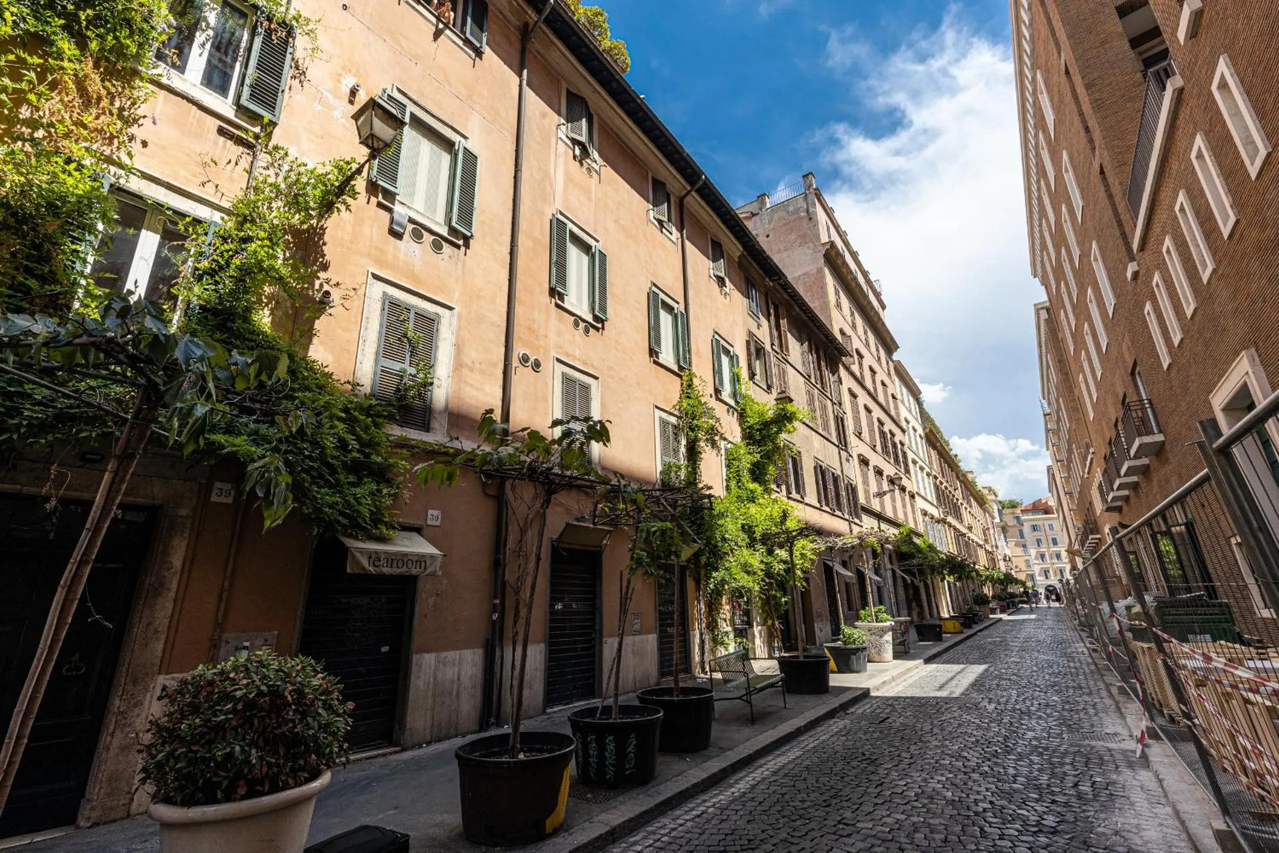 Property building in Spagna Boutique