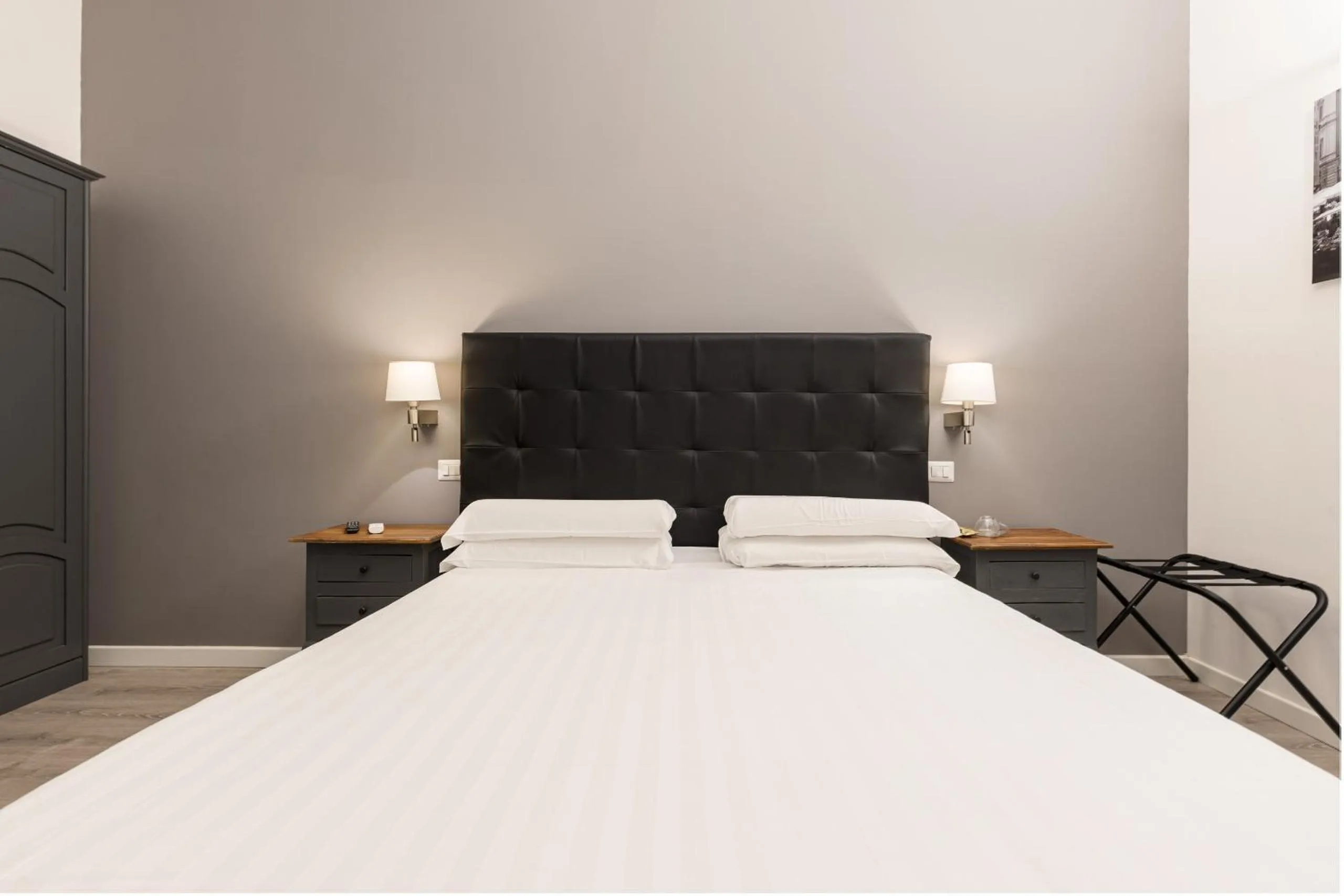 Photo of the whole room, Bed in Spagna Boutique