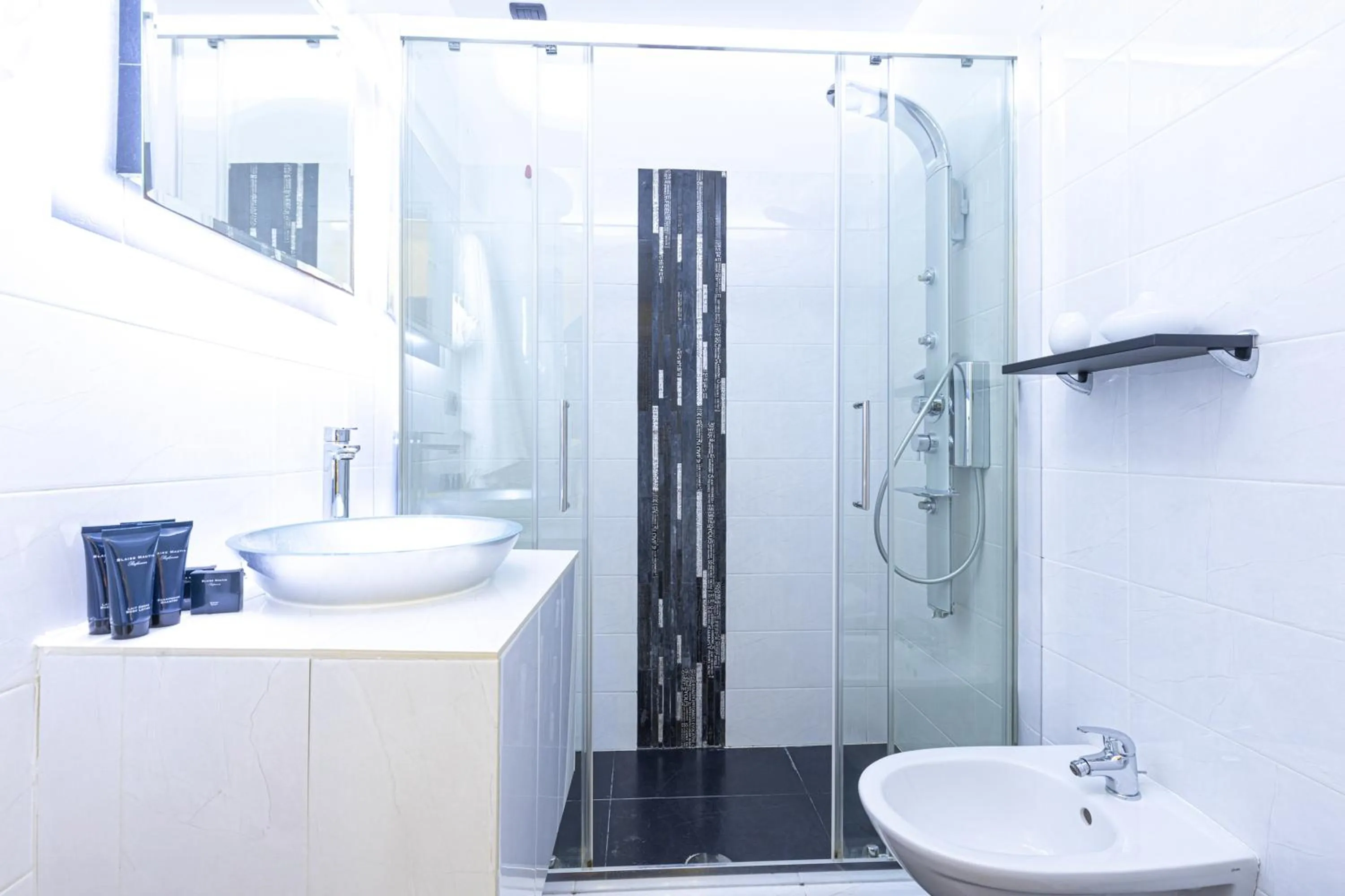 Shower in Spagna Boutique