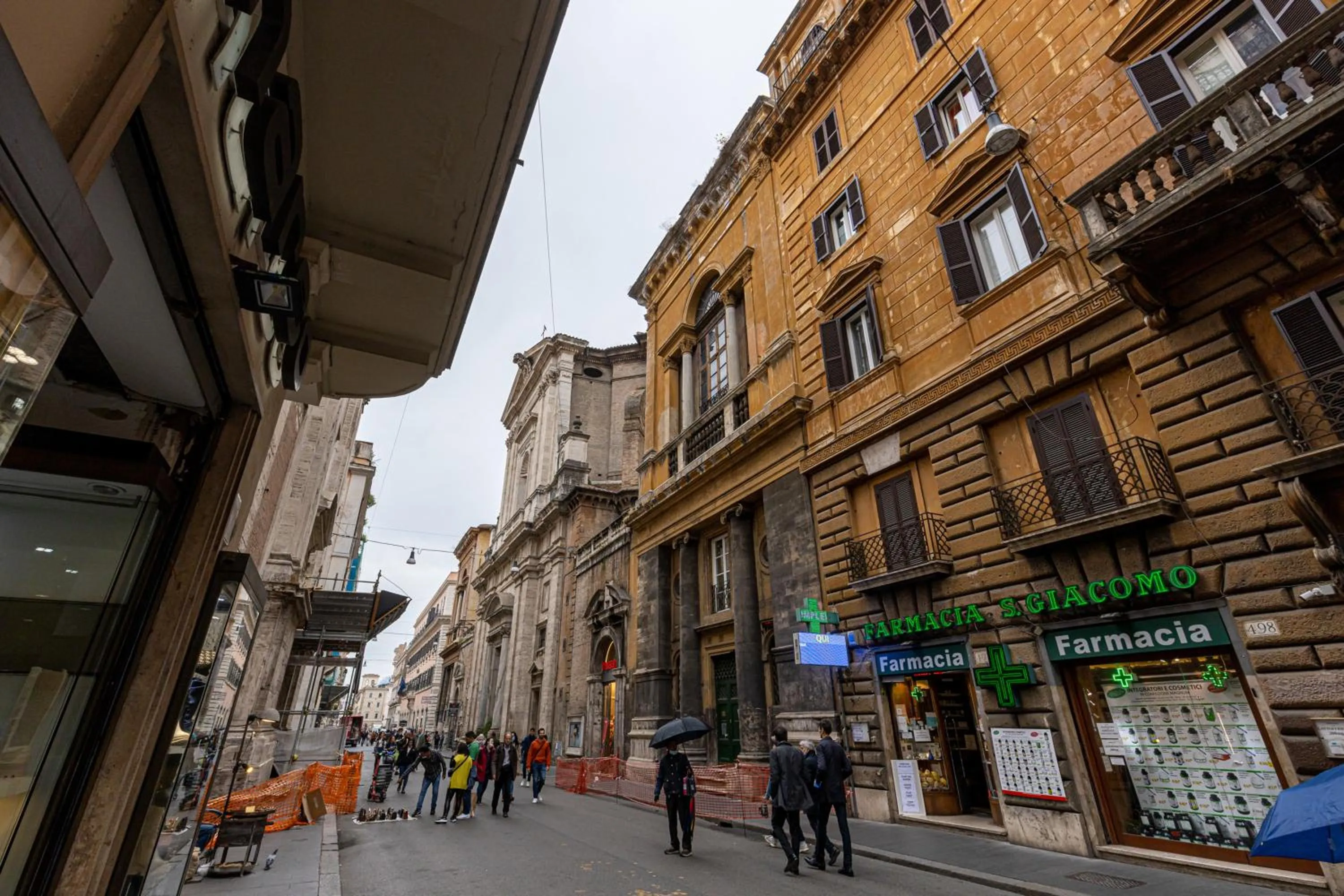 Neighbourhood in Spagna Boutique