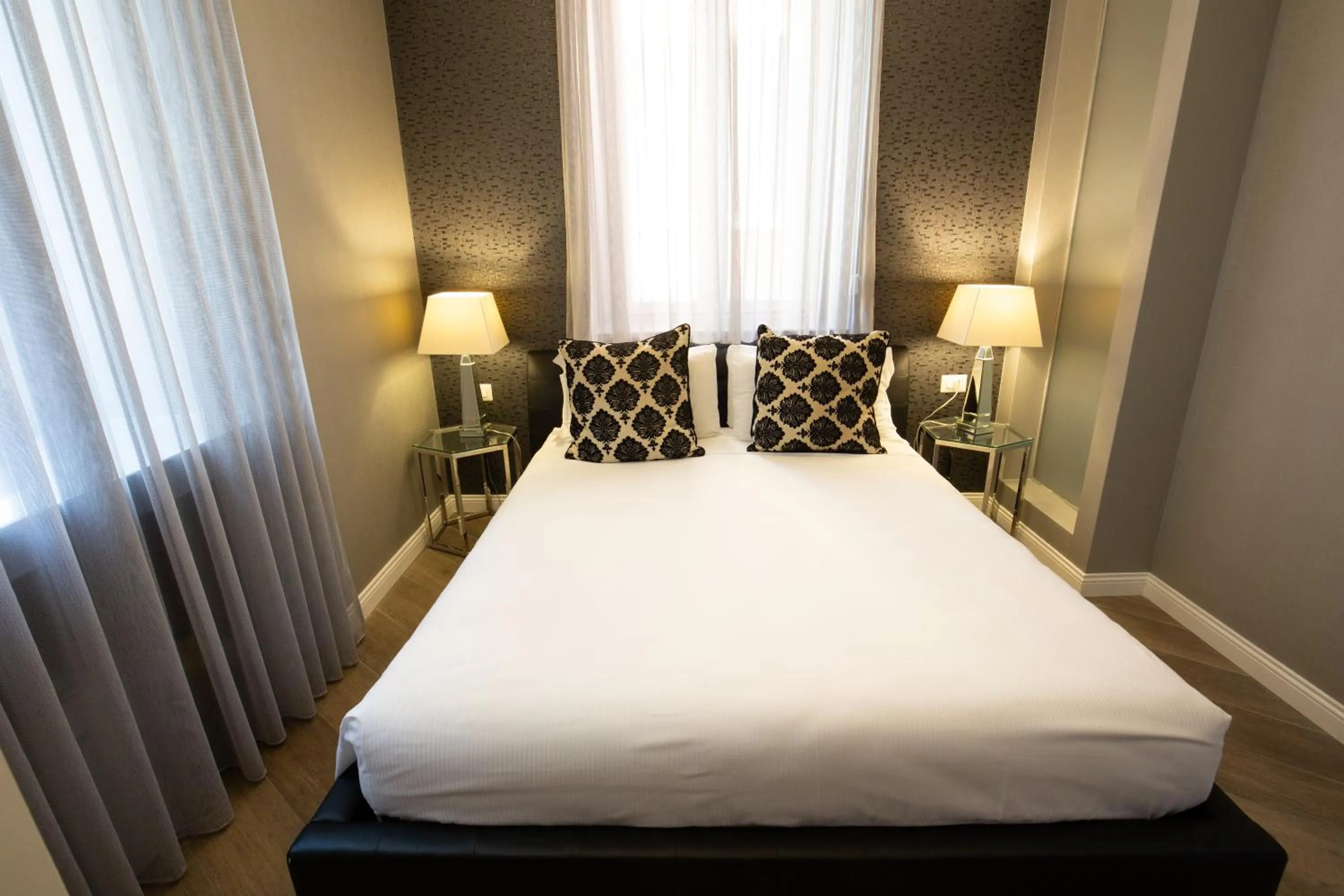 Photo of the whole room, Bed in Spagna Boutique