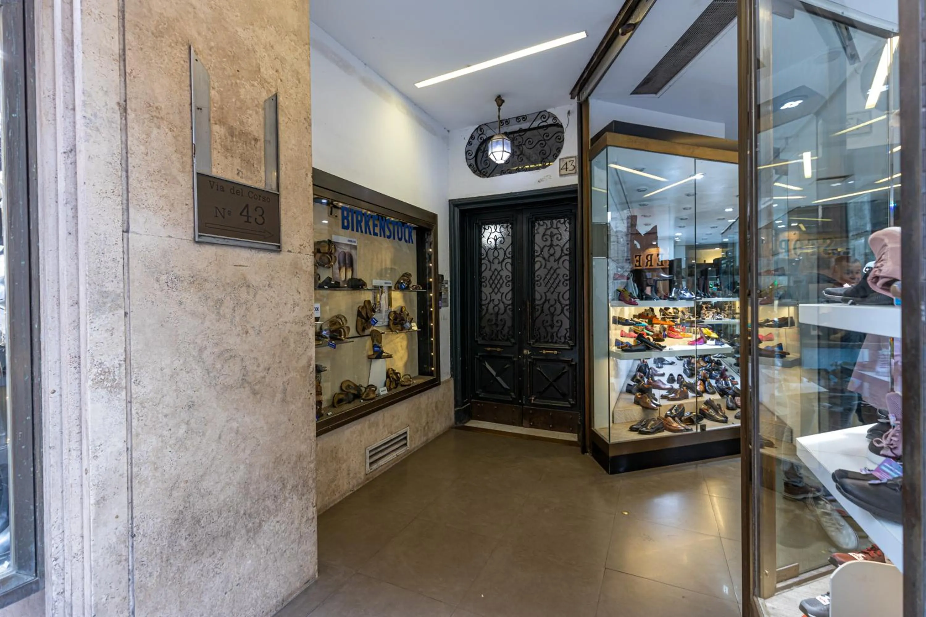 Property building in Spagna Boutique