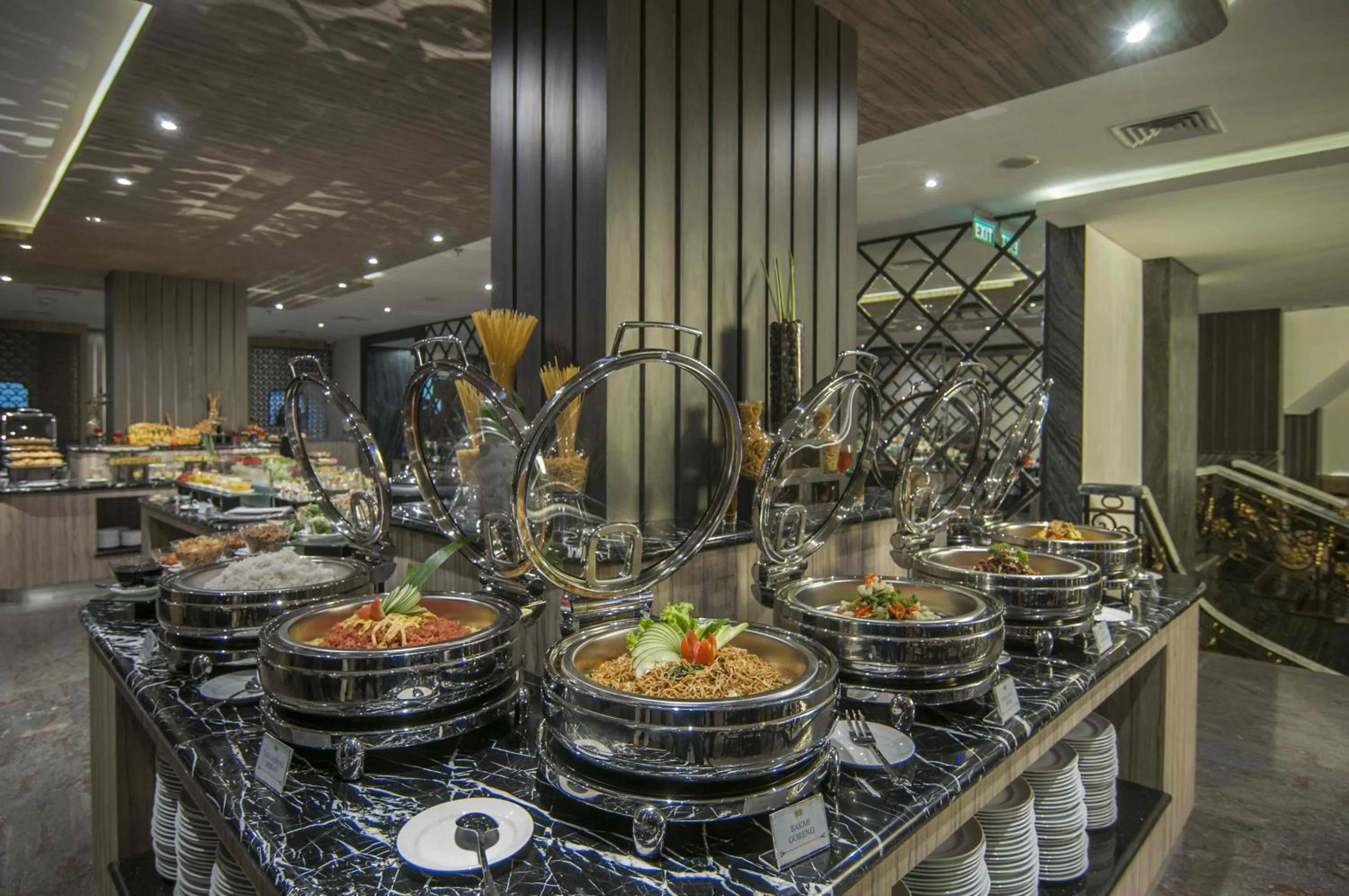 Restaurant/places to eat in Arthama Hotels Makassar