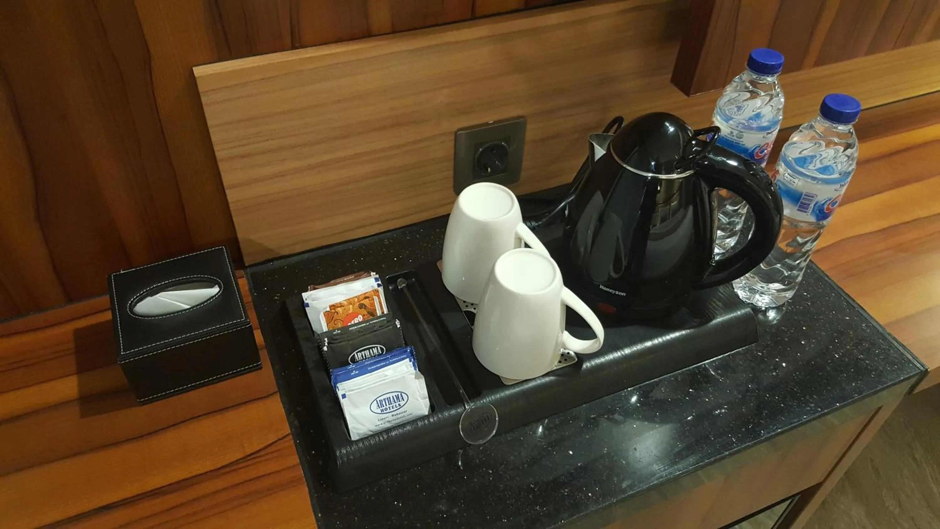 Coffee/tea facilities in Arthama Hotels Makassar