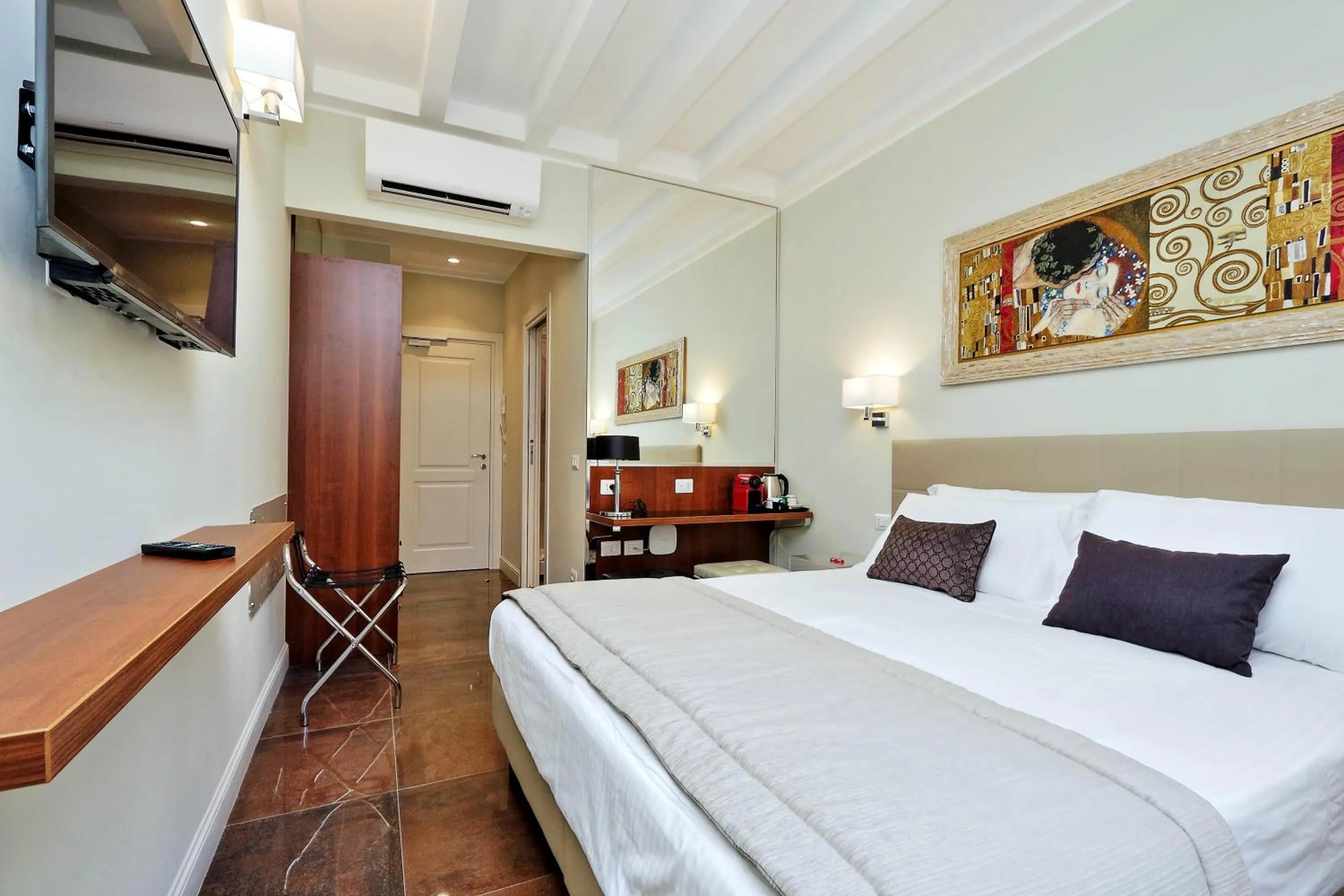 Bedroom, Bed in Piazza Venezia Grand Suite