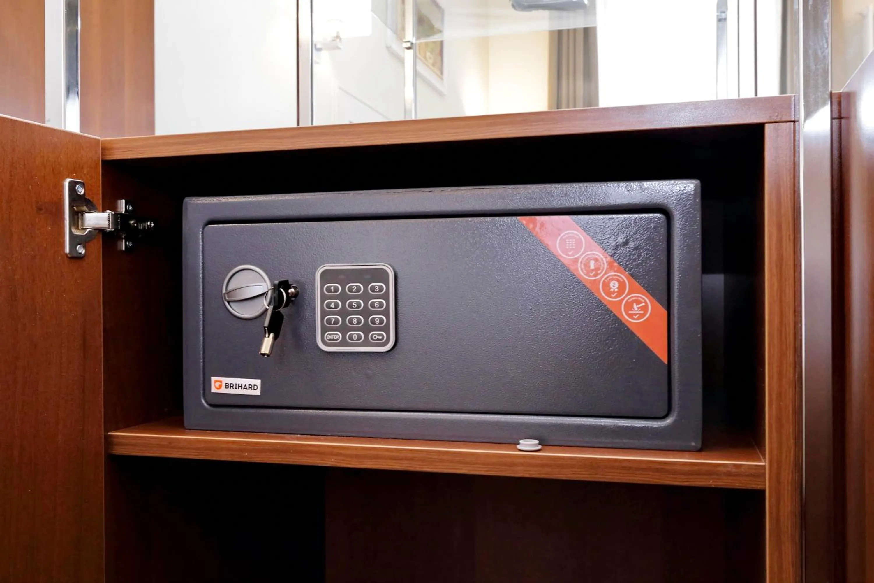 safe in Piazza Venezia Grand Suite