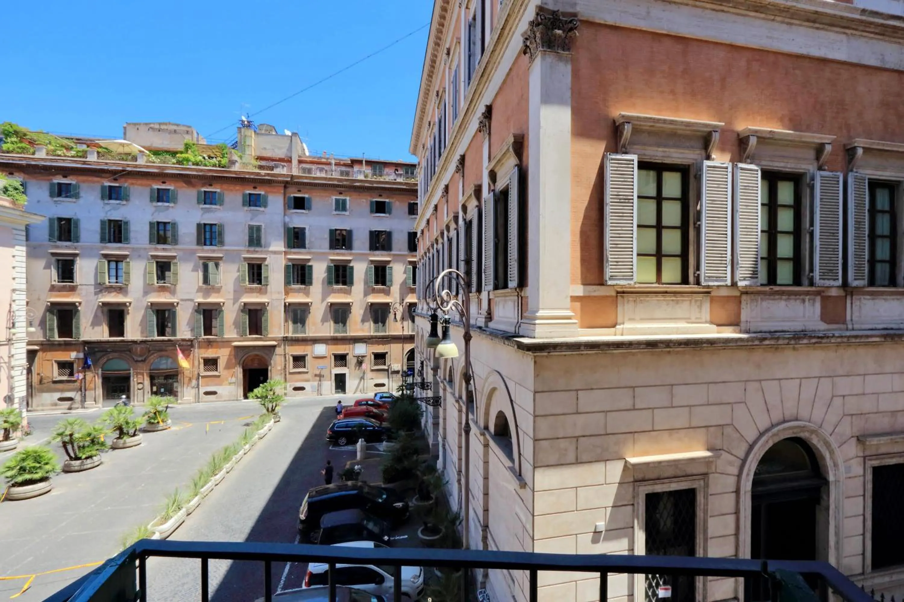 Street view in Piazza Venezia Grand Suite