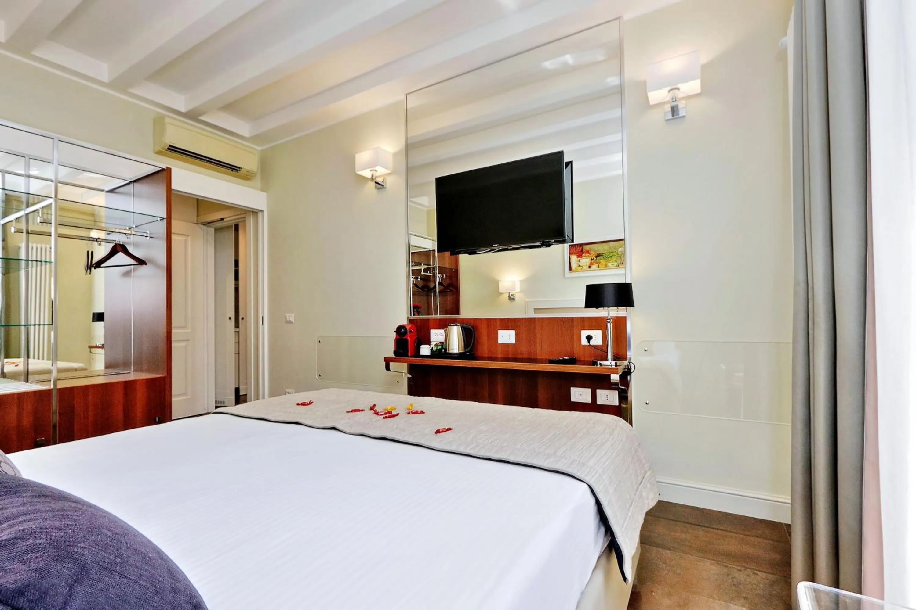 Bedroom, Bed in Piazza Venezia Grand Suite