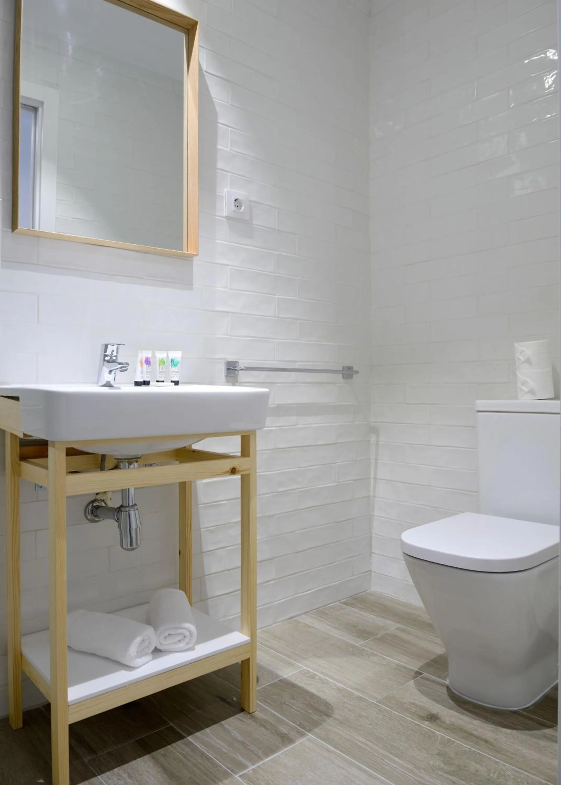 Toilet in nQn Aparts & Suites Madrid