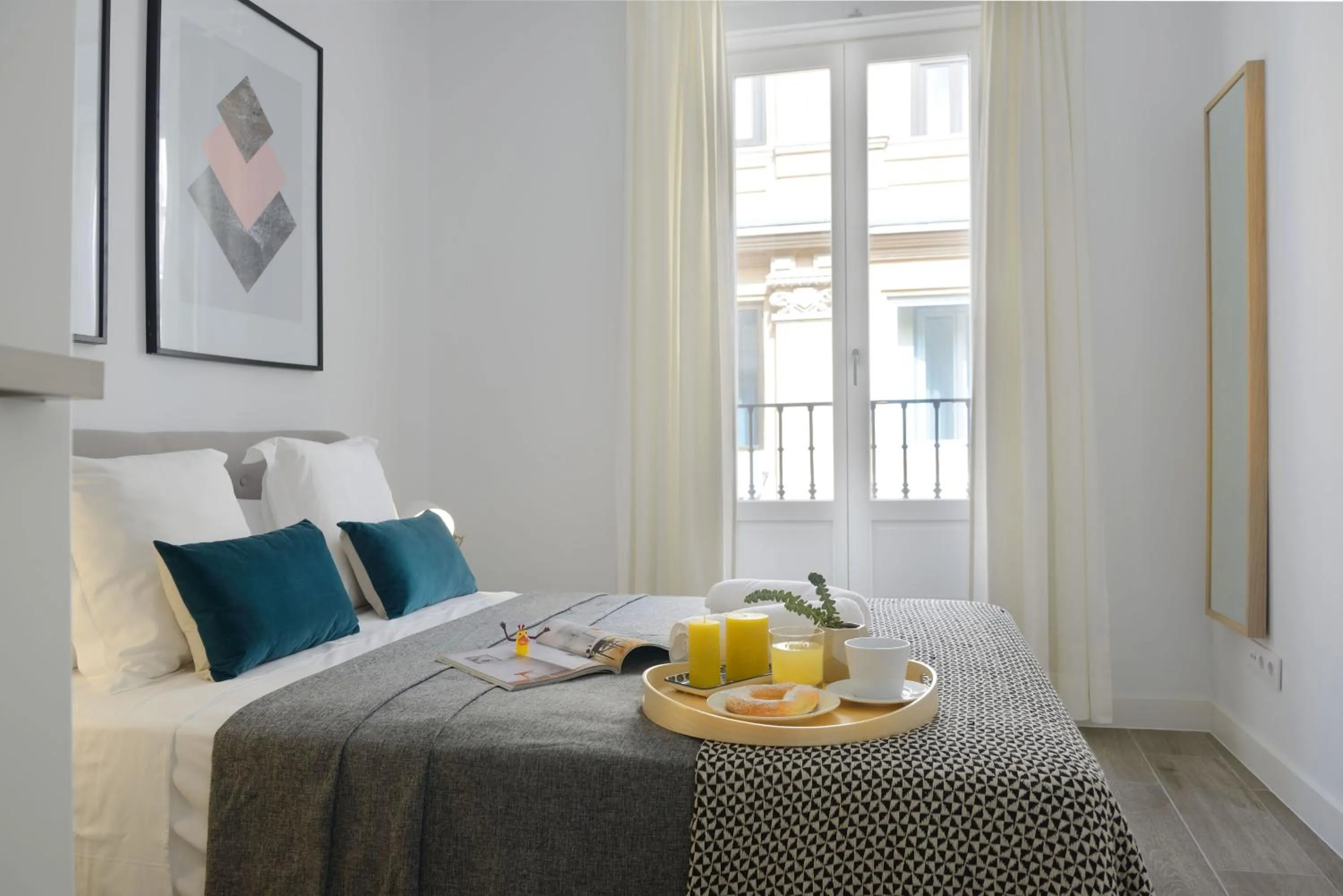 Property building, Bed in nQn Aparts & Suites Madrid
