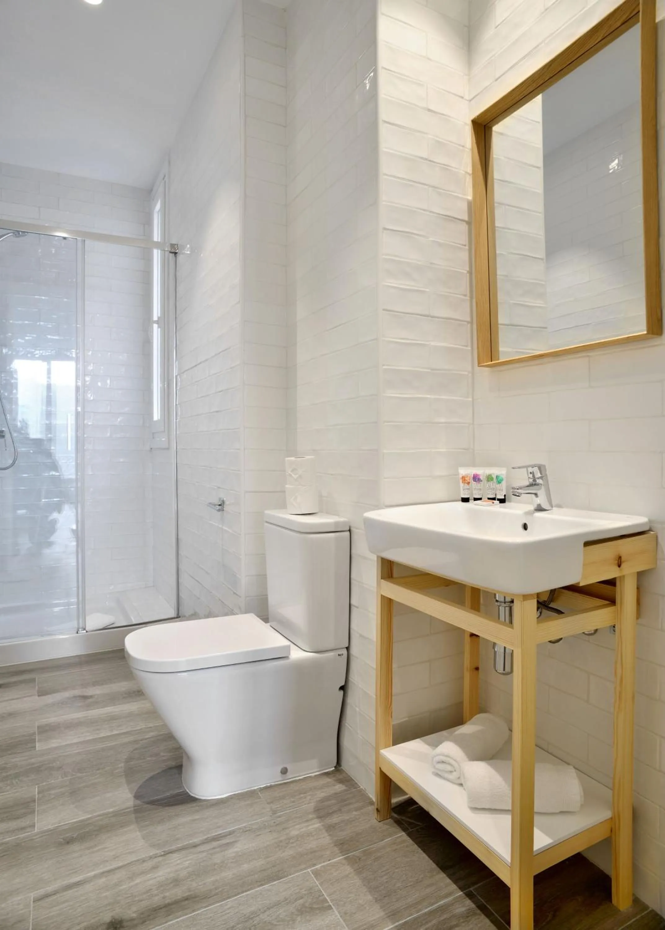 Toilet in nQn Aparts & Suites Madrid