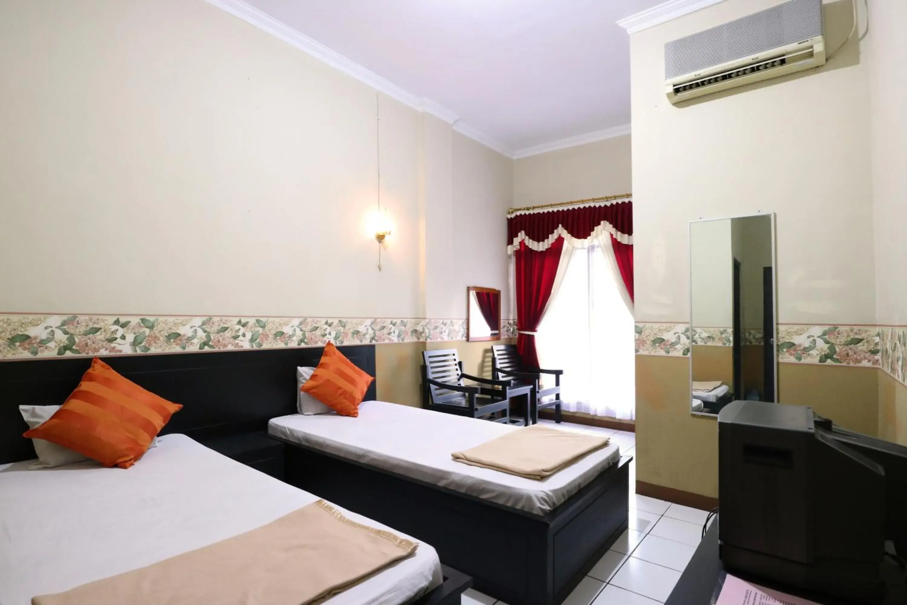 Double Room in Hotel Wisata Double Room in Hotel Wisata