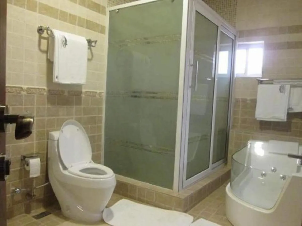 Shower in Aenon Suites Oshogbo