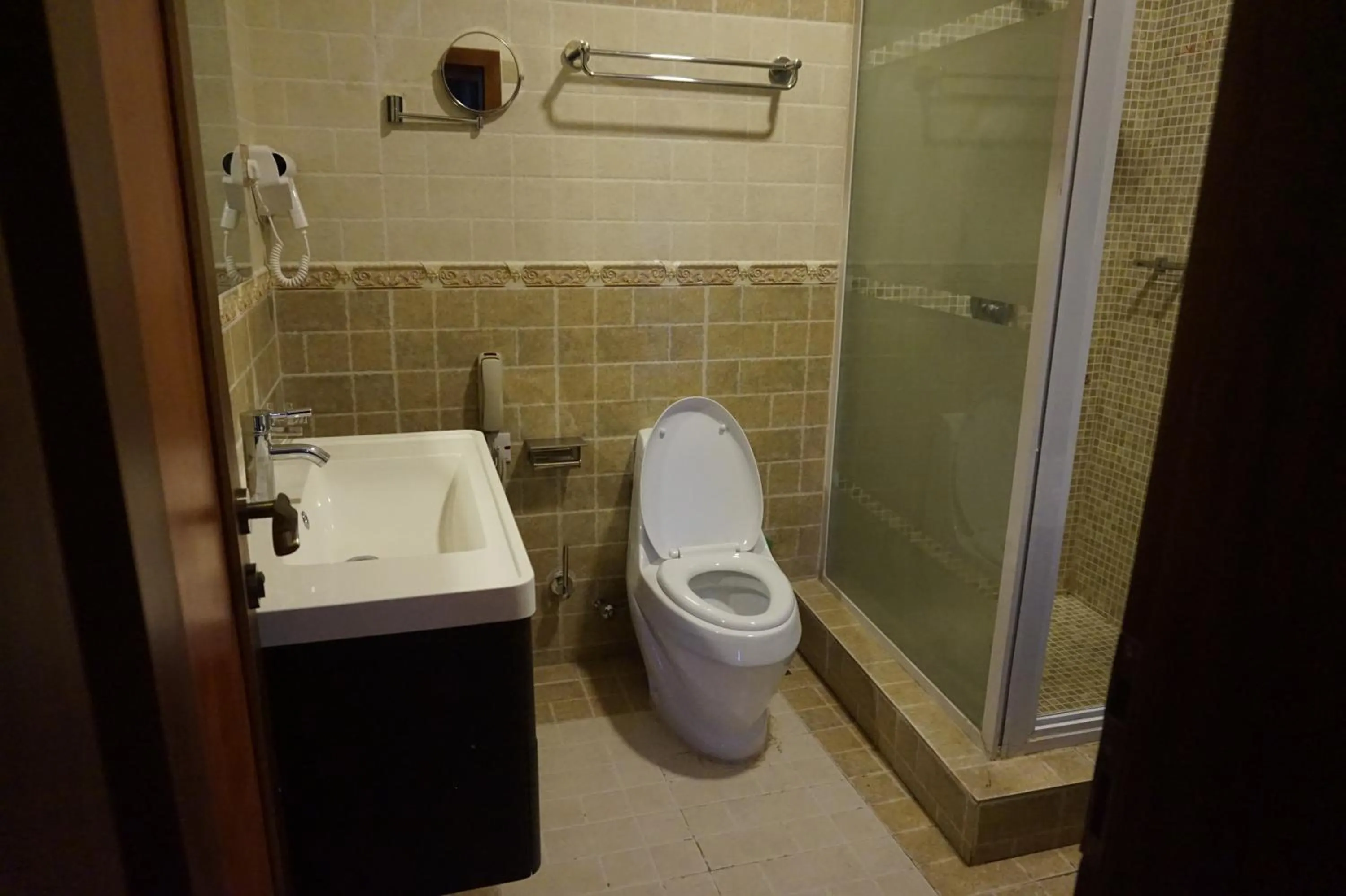 Shower in Aenon Suites Oshogbo