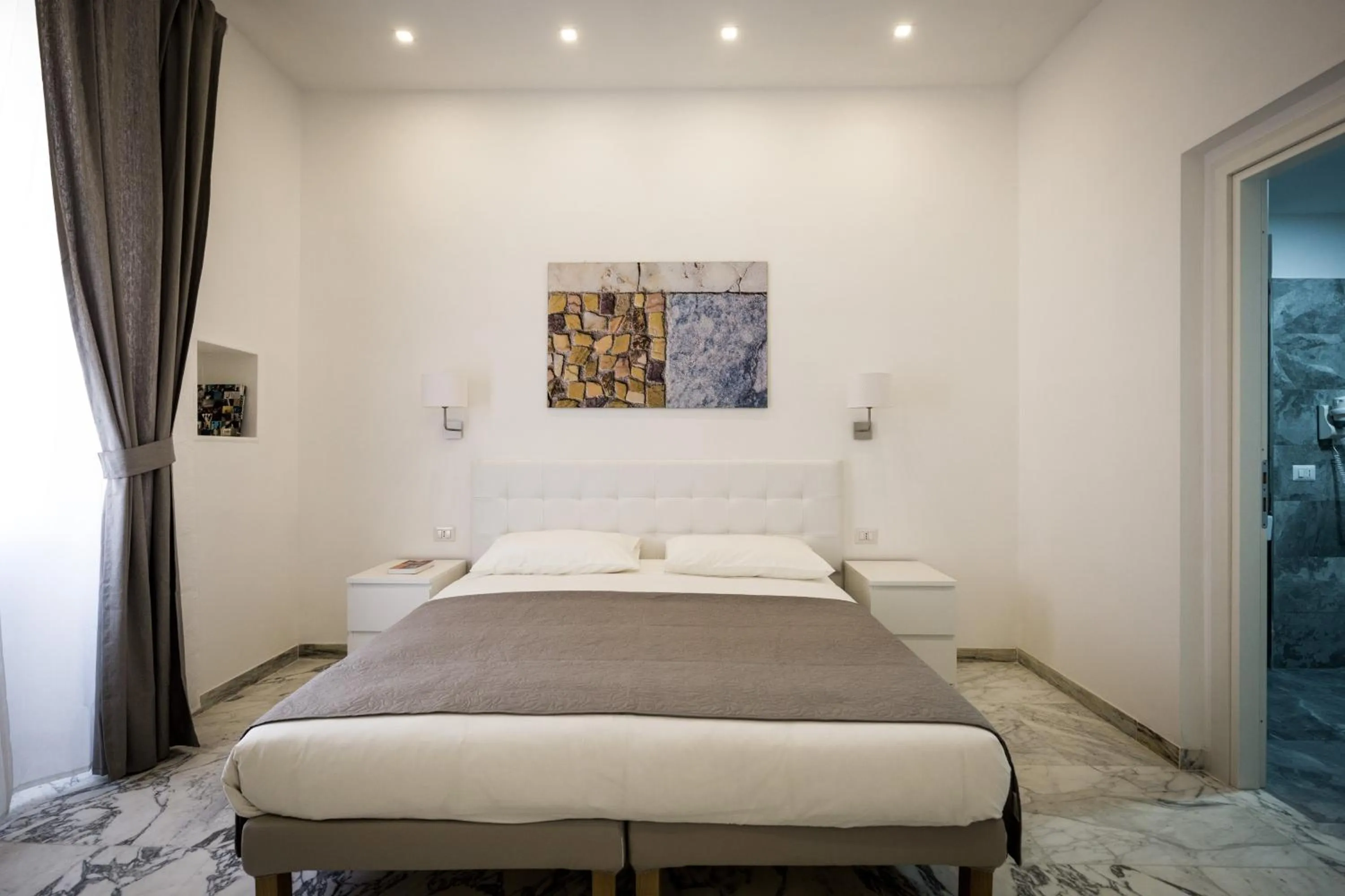 Photo of the whole room, Bed in Vinci House