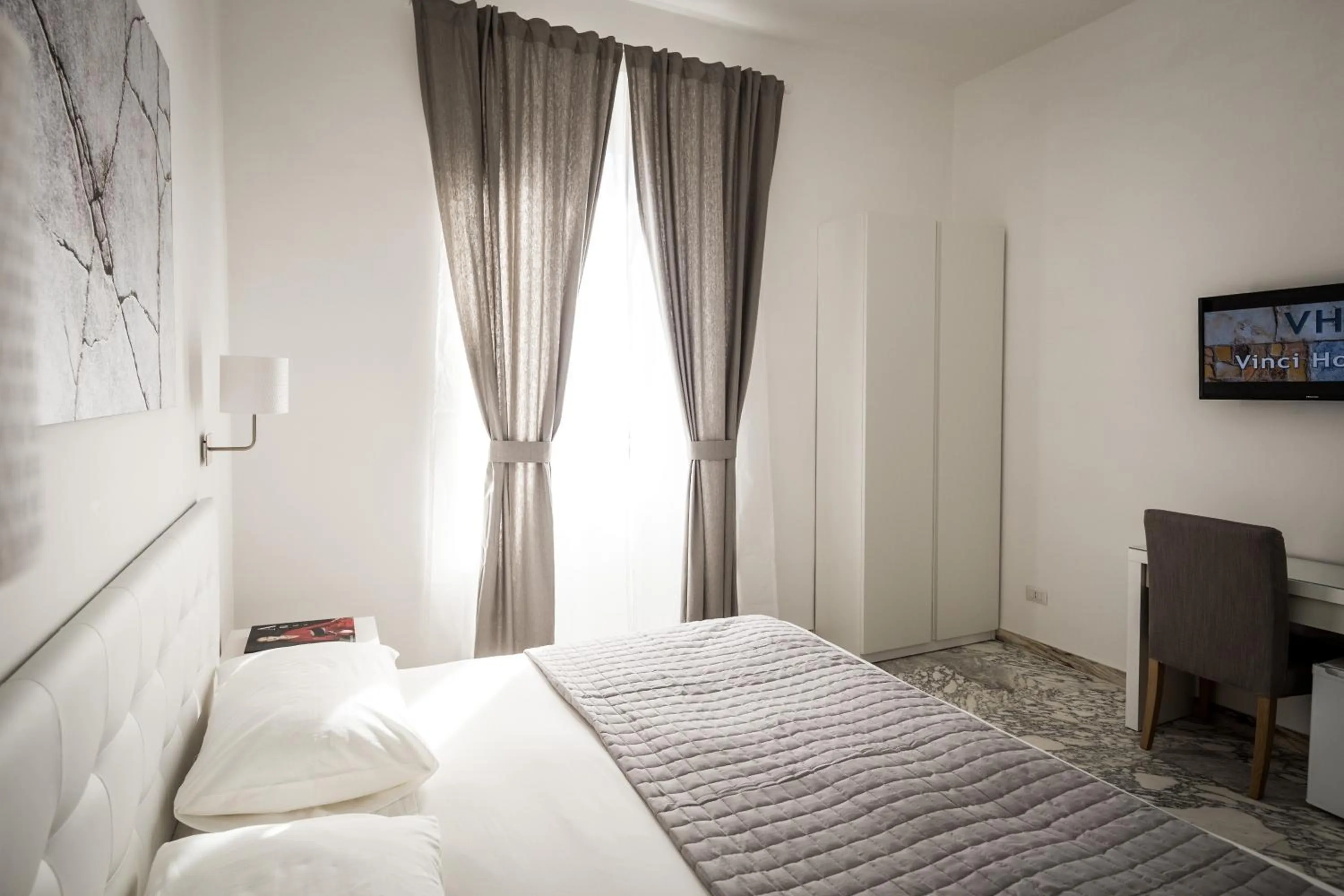 Bathroom, Bed in Vinci House